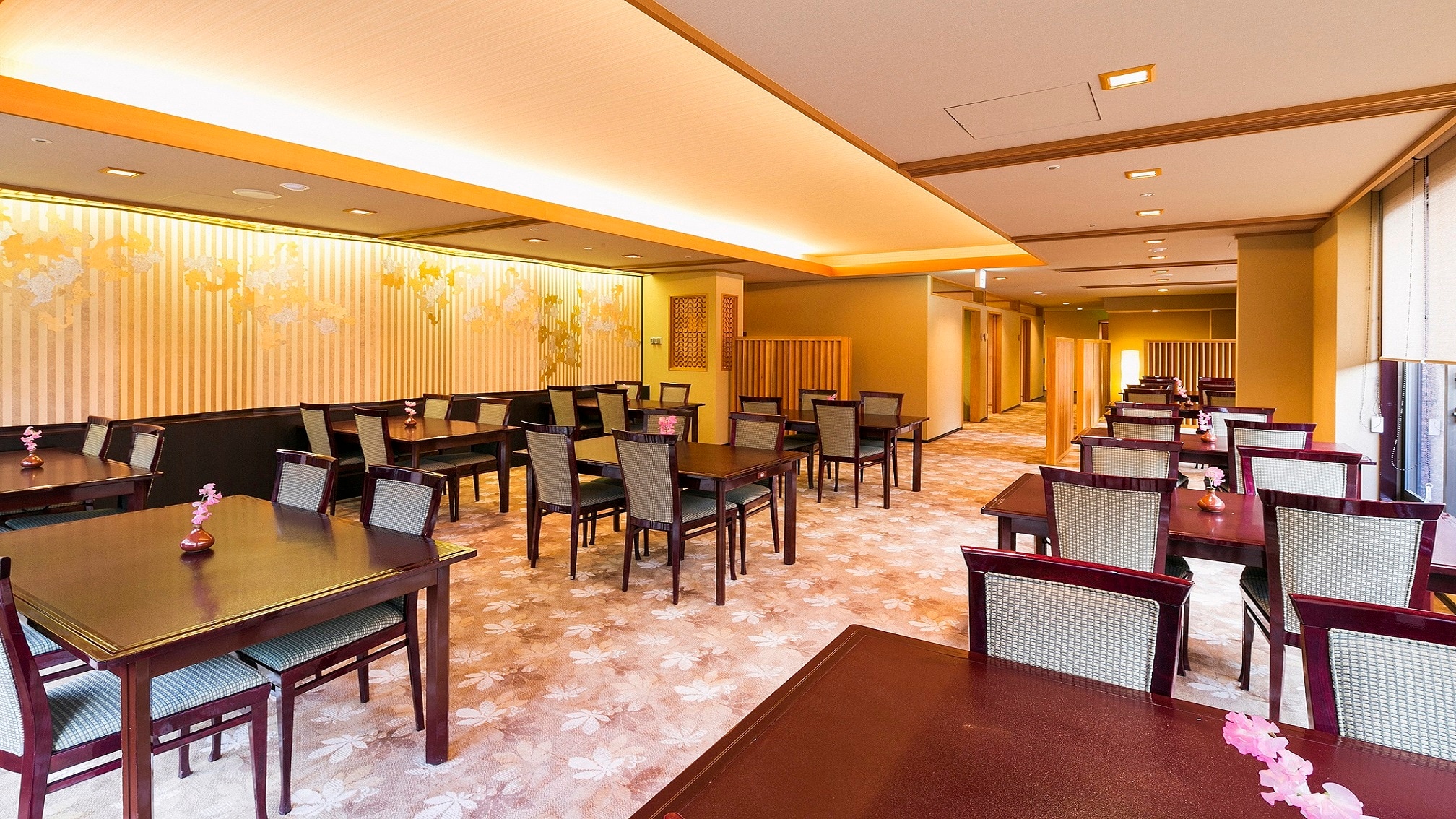 [Ẩm thực Nhật Bản Taitsuru] Thưởng thức bữa ăn của bạn trong một nhà hàng rộng rãi
