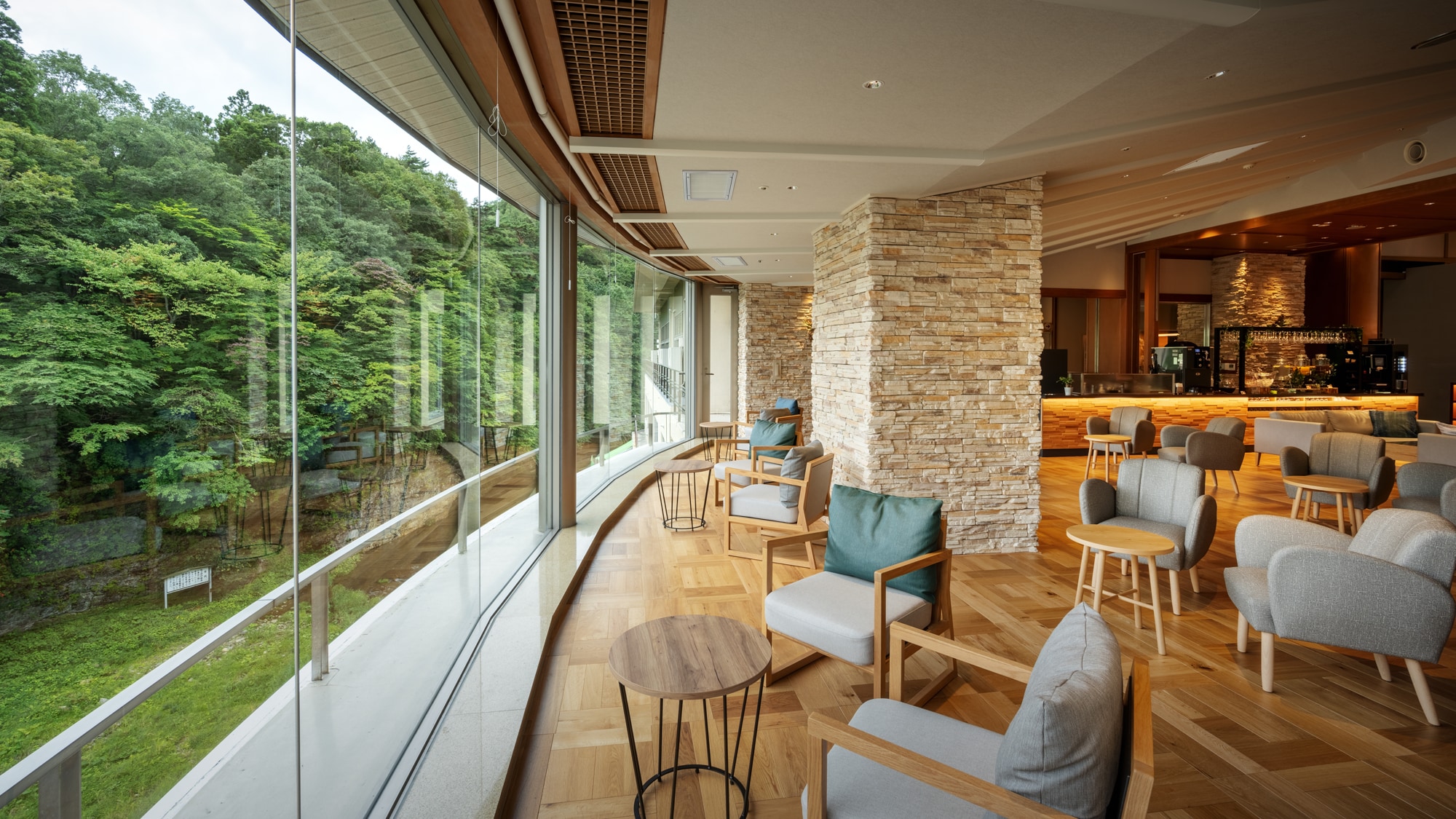 [Lounge sungai gunung] Waktu Kafe 8: 00-20: 00 / Waktu Bar 20: 00-22: 00