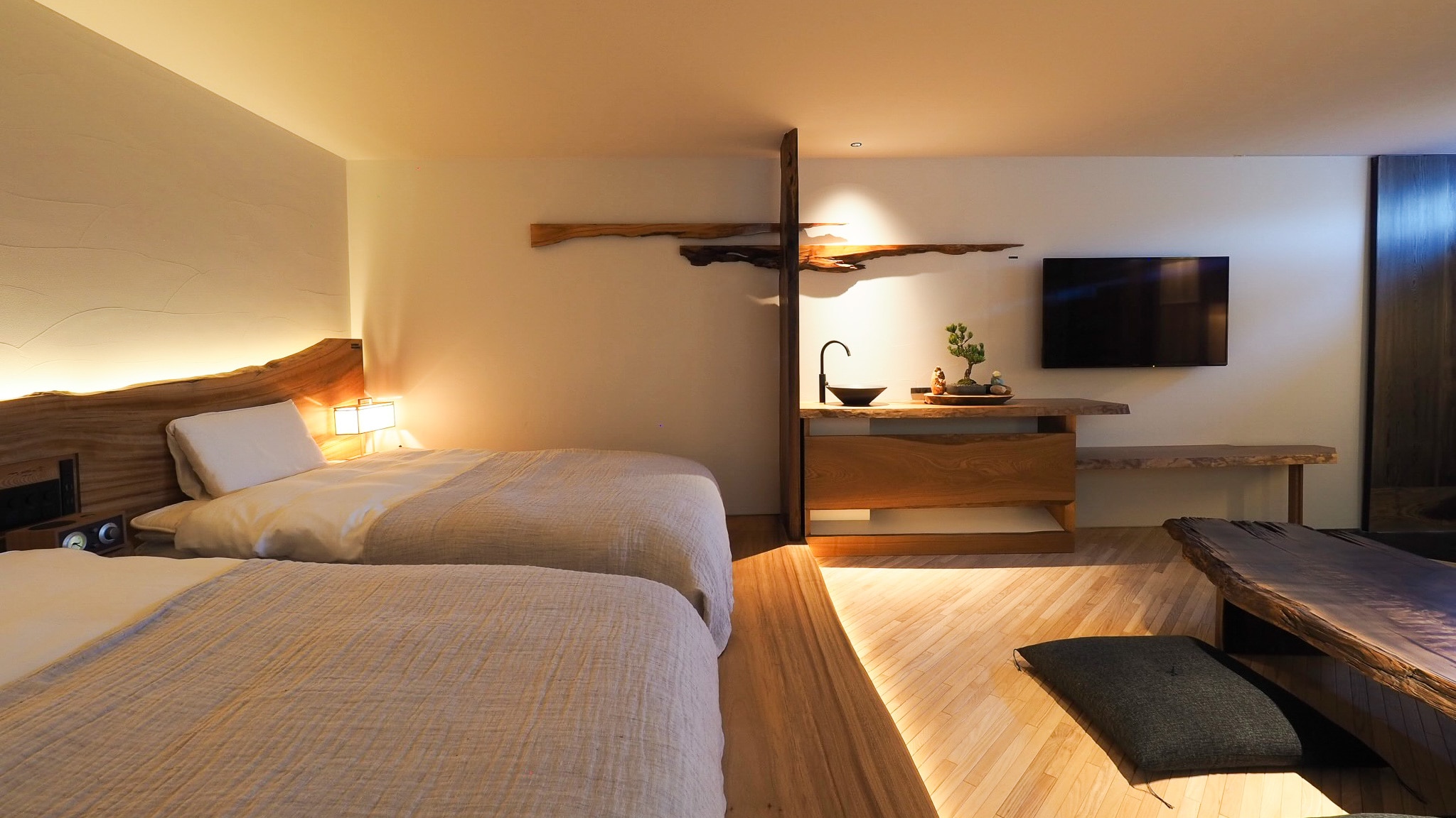 1st floor guest room