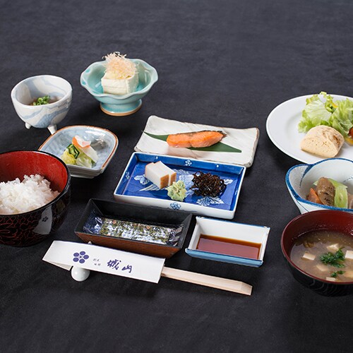 [Breakfast example] We offer healthy Japanese cuisine, each dish carefully prepared with attention to detail and ingredients.