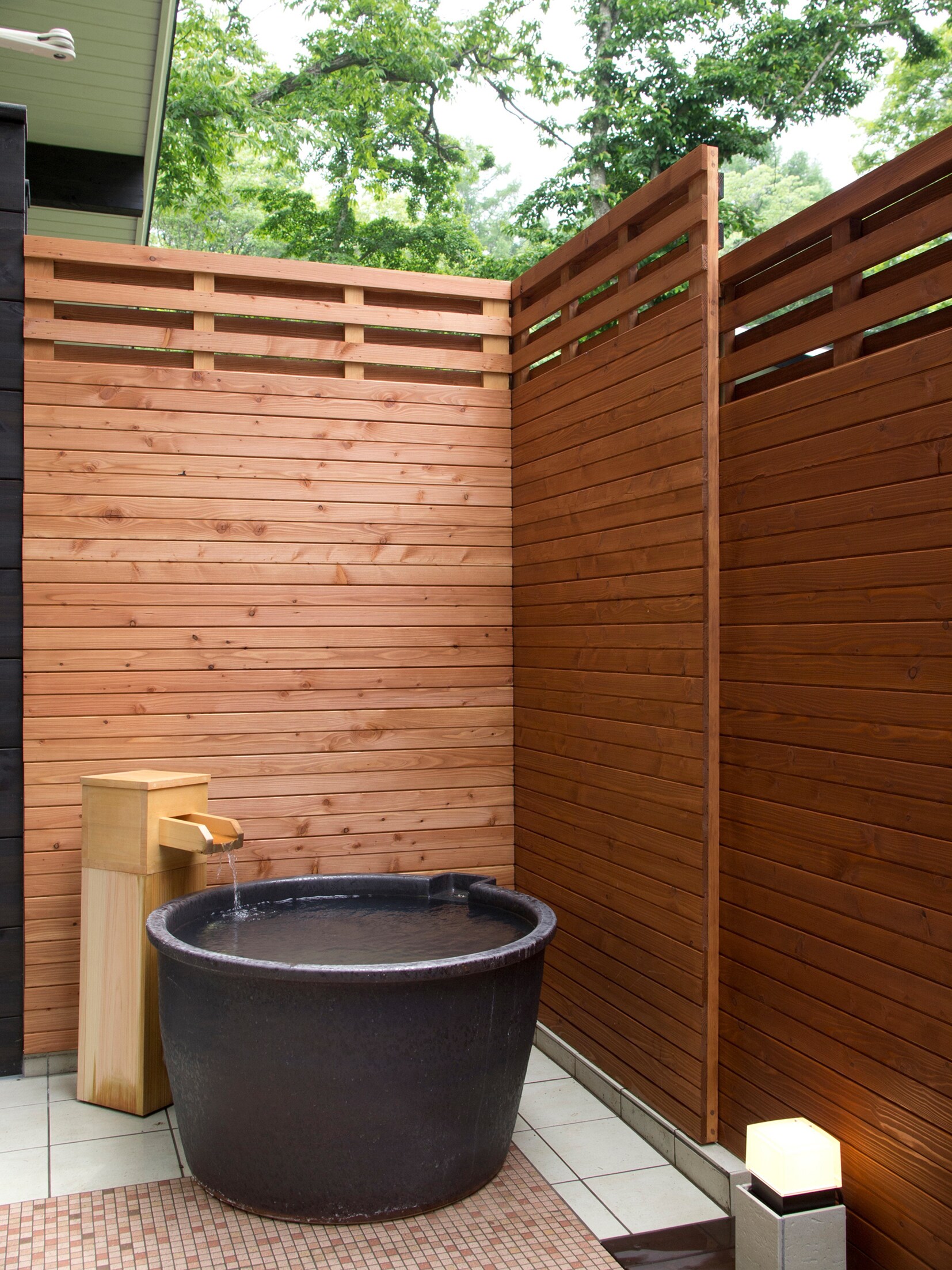 Image of maisonette spa type open-air bath at The Prince Villa Karuizawa