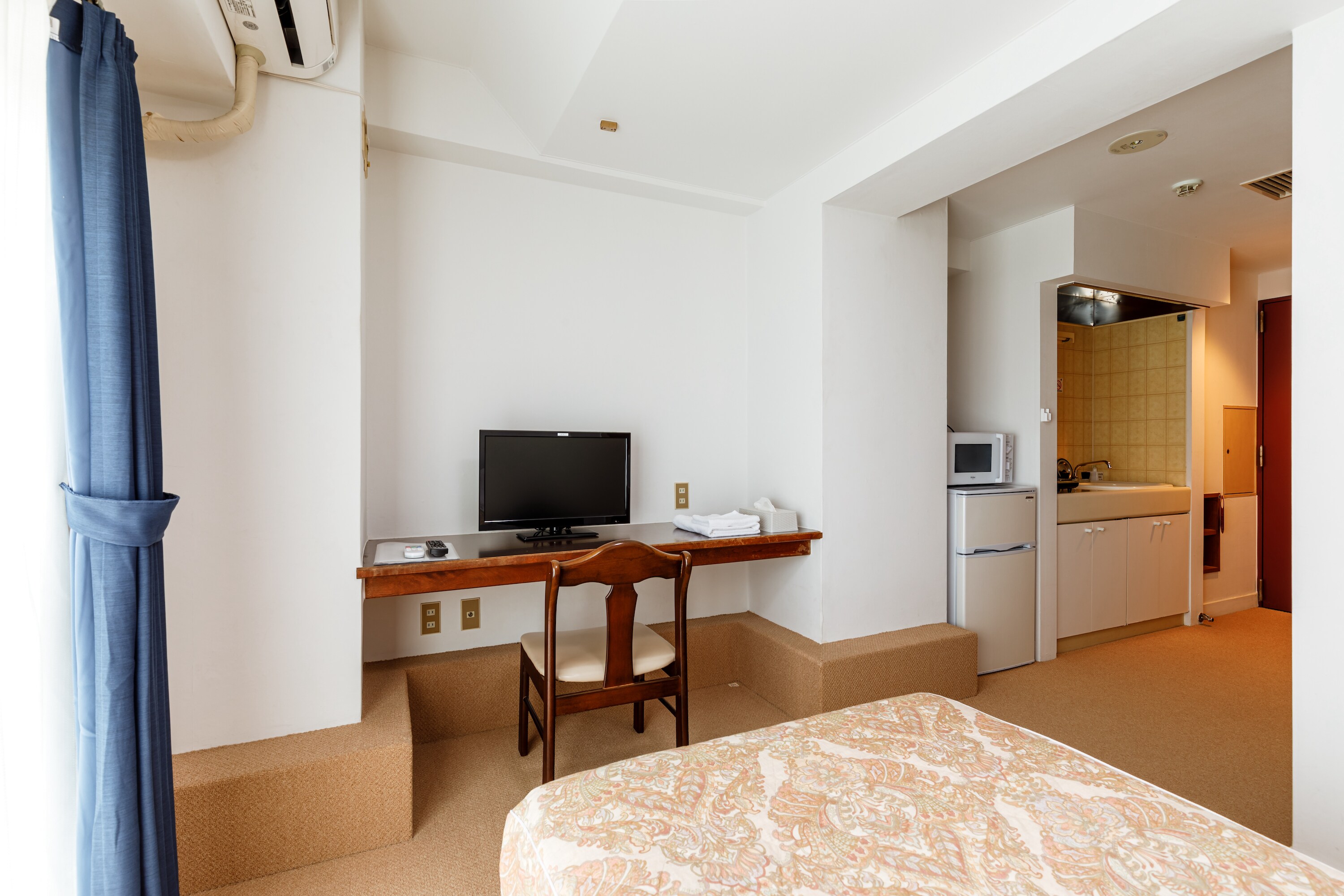 [客房] 单人间 / 所有房间均配备电磁炉、微波炉和冰箱。