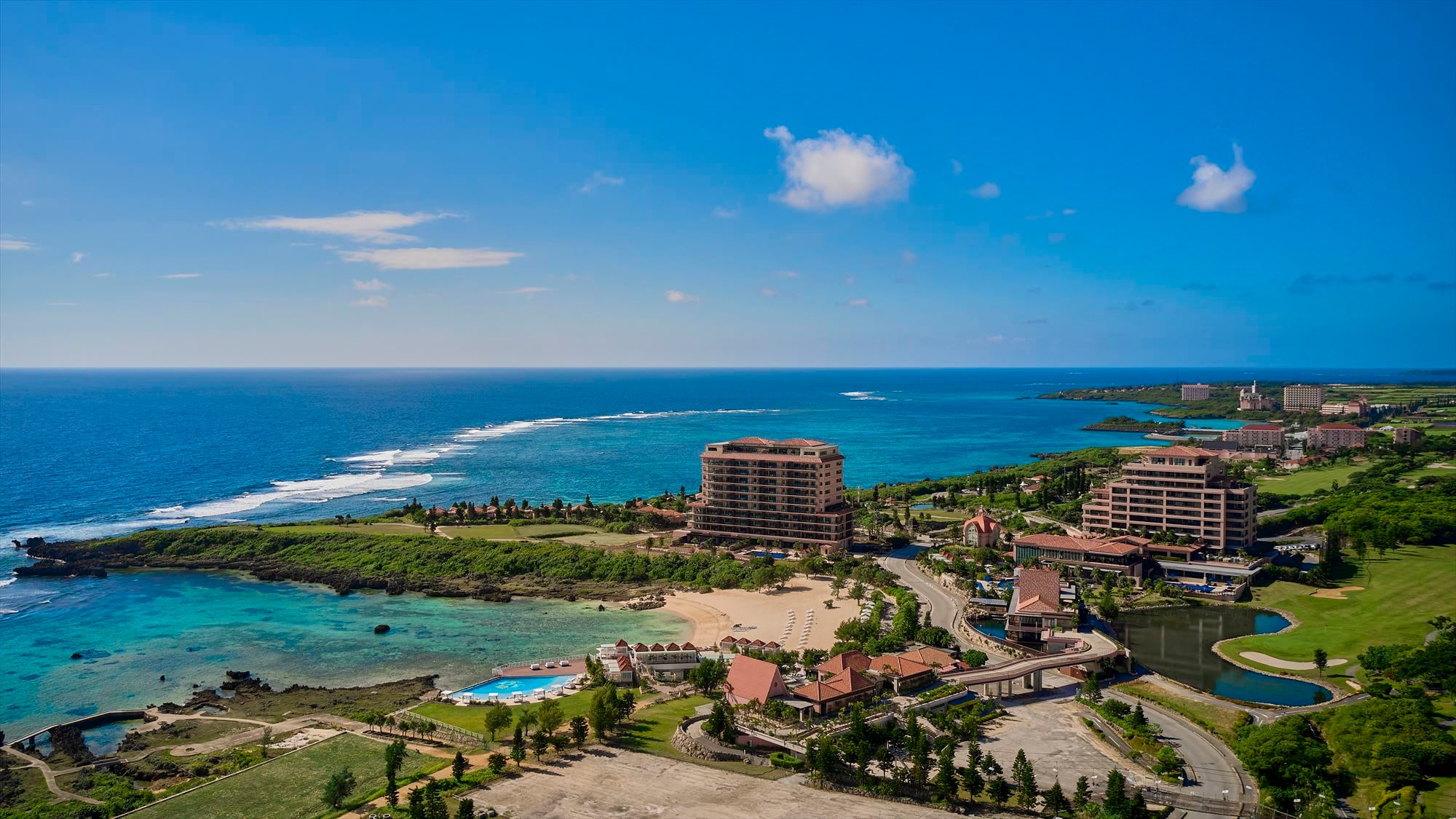 [Hotel exterior] Located on the southern coast of Miyako Island, right in front of Shigira Beach, the symbol of the resort