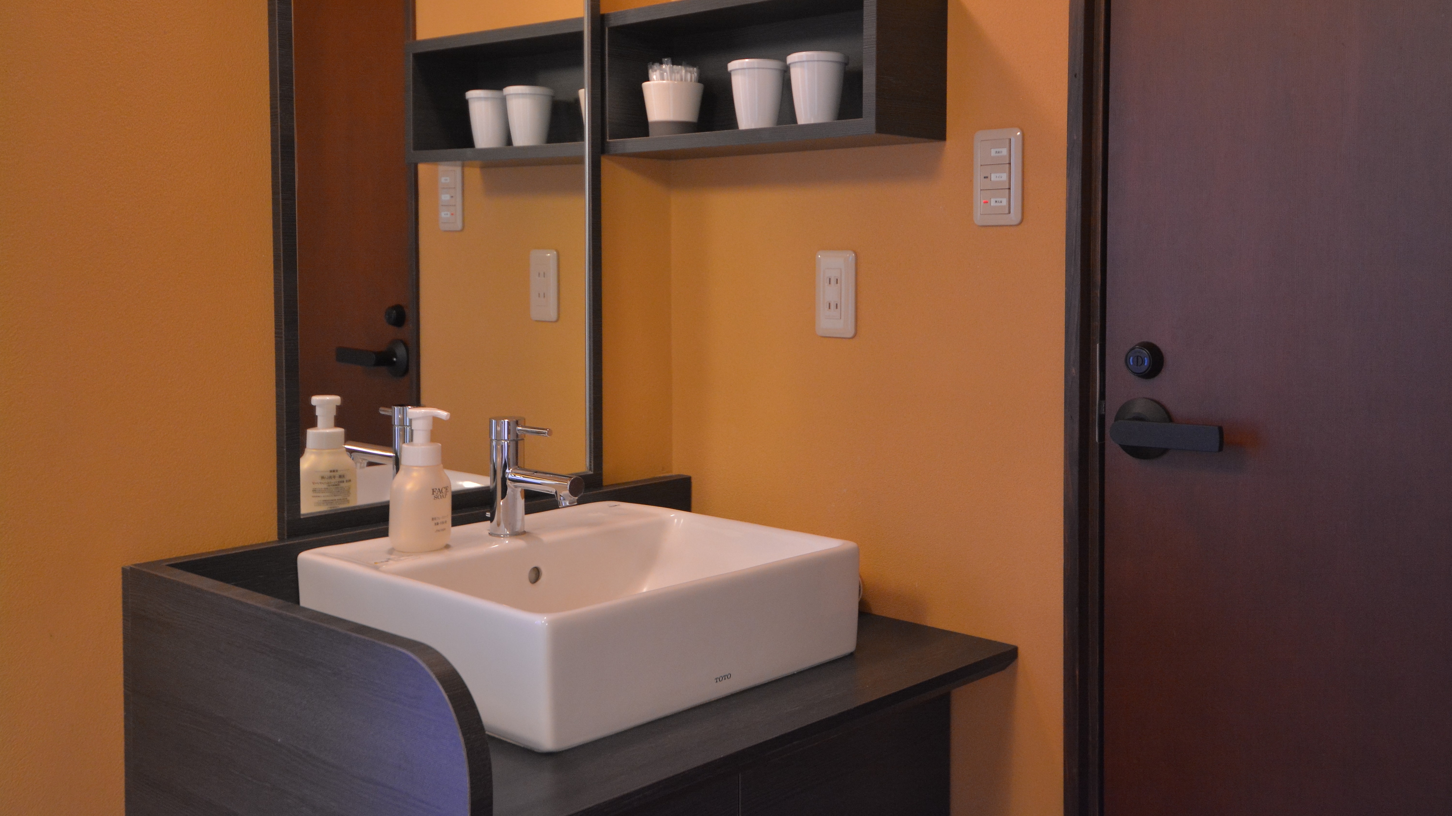 Special room washbasin