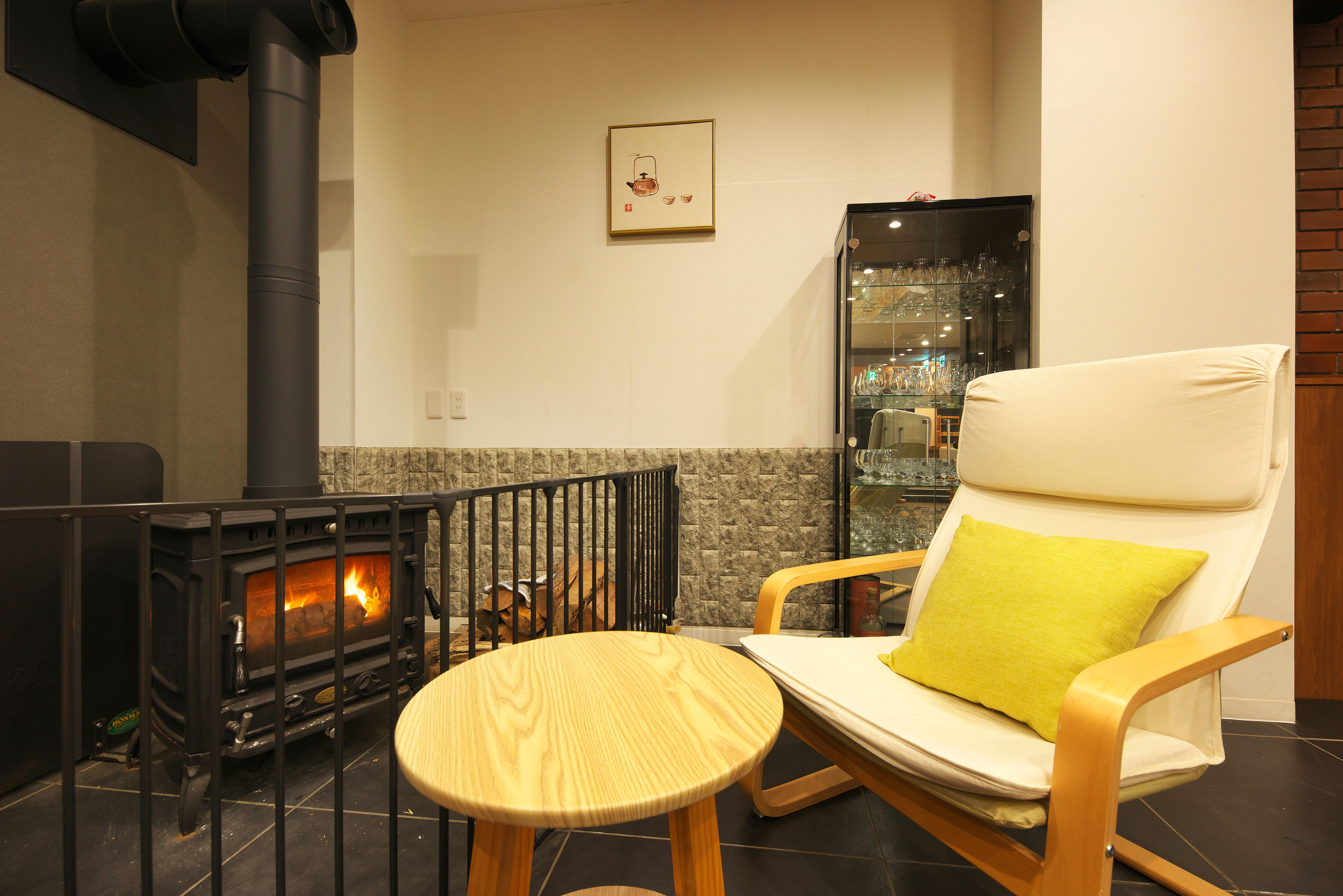 [Lobby] Bonfire fireplace perfect for the cold season
