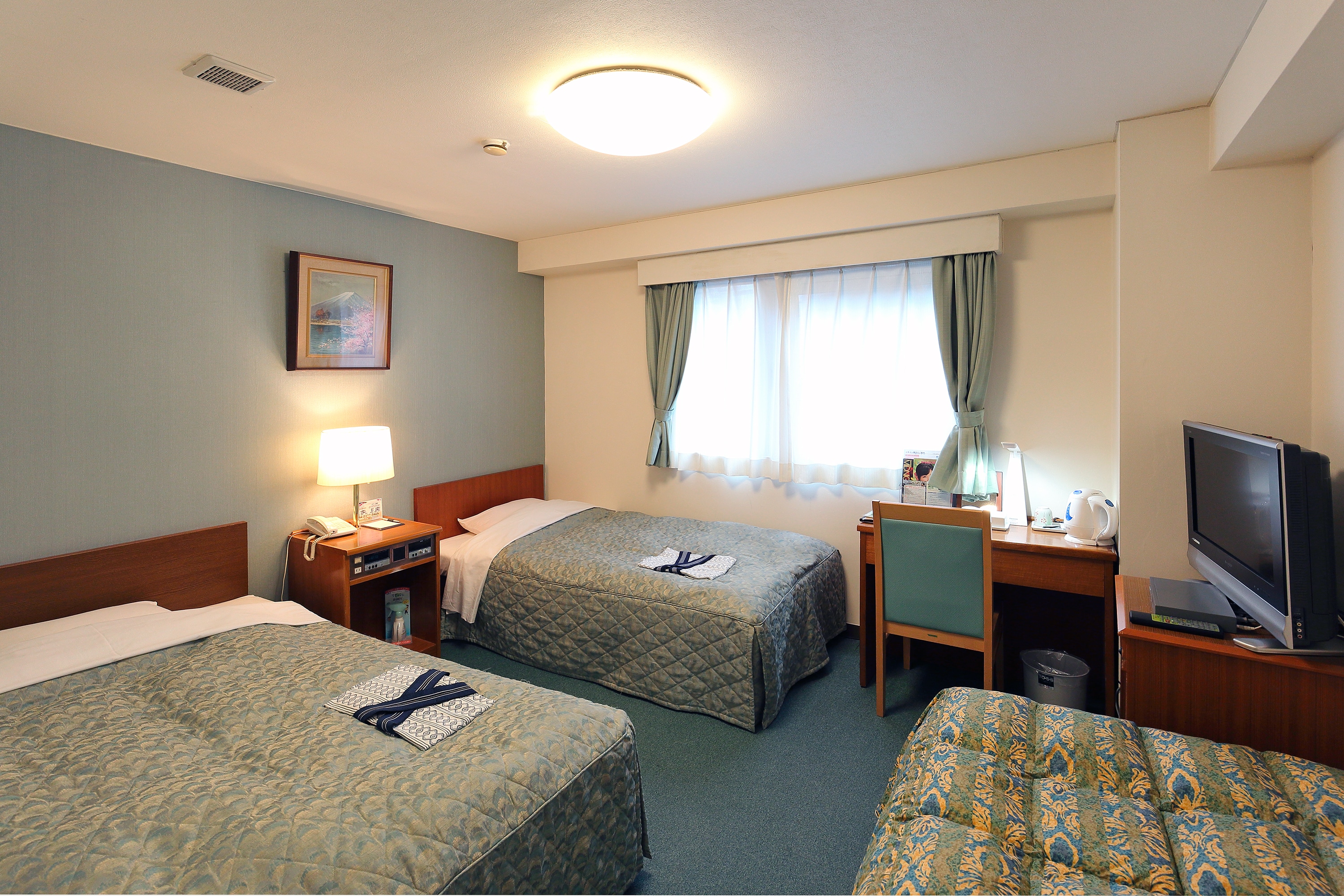 Main building Twin room A + extra bed