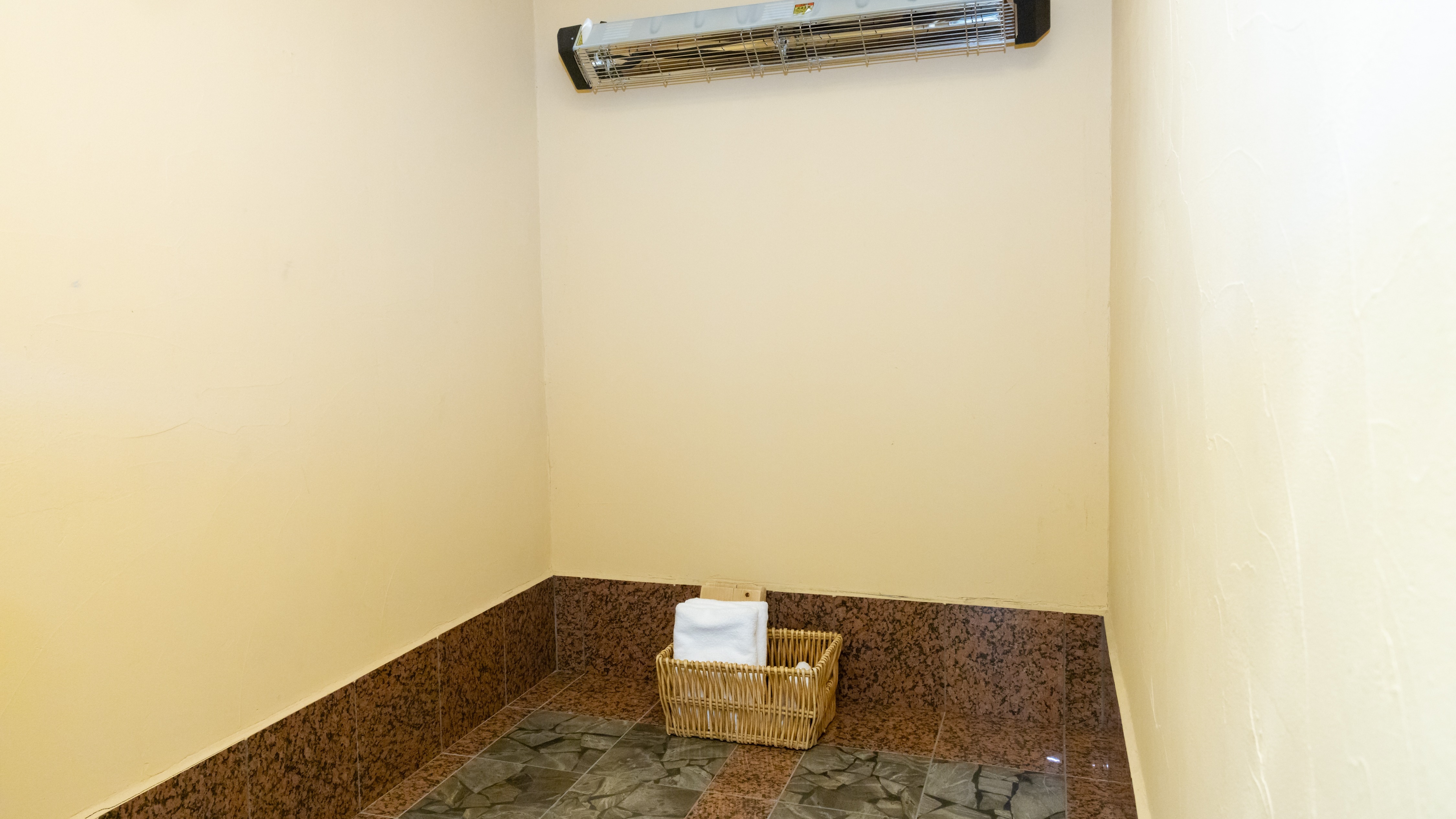 在岩石浴池中放鬆身心，排毒養顏，無需擔心打擾他人（僅限VIP客房）