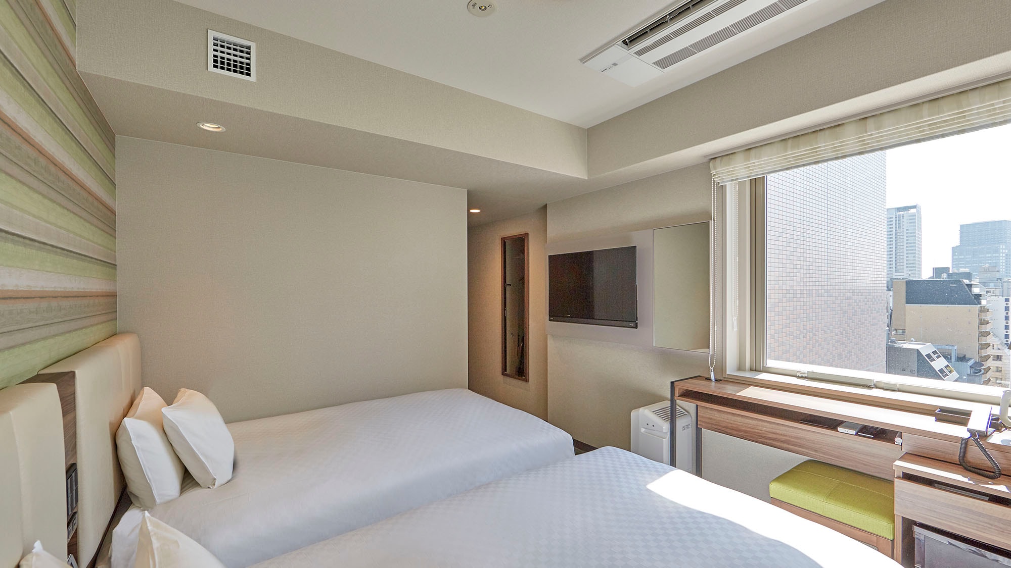 ■標準雙床房：18.1㎡、110㎝×195cm（席夢思製造）×2個。