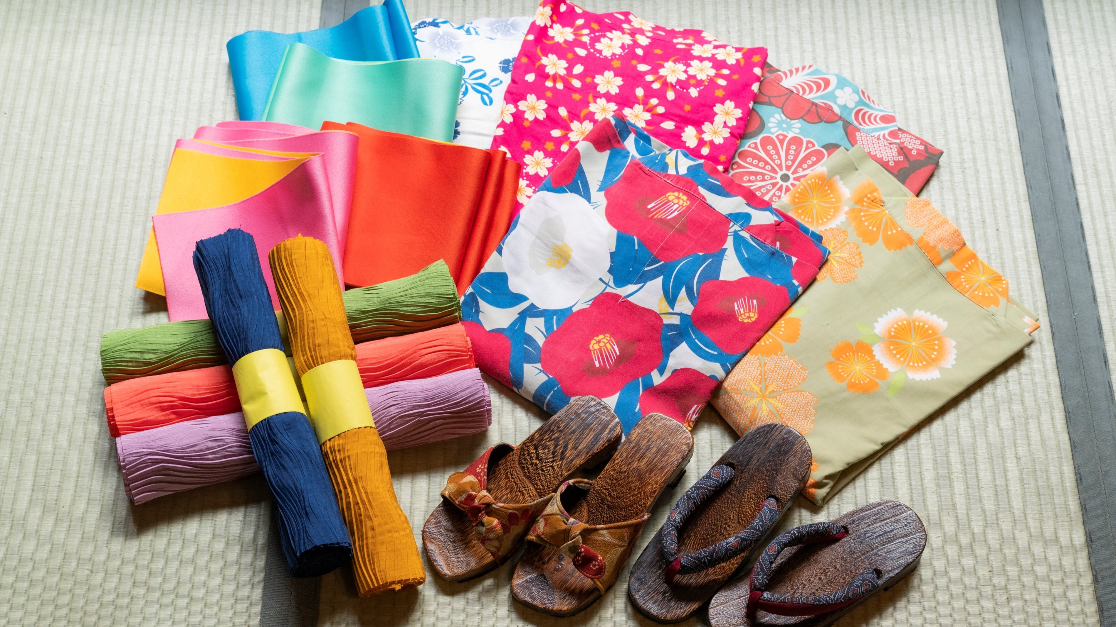 Tận hưởng kỳ nghỉ của bạn trong bộ yukata đầy màu sắc!