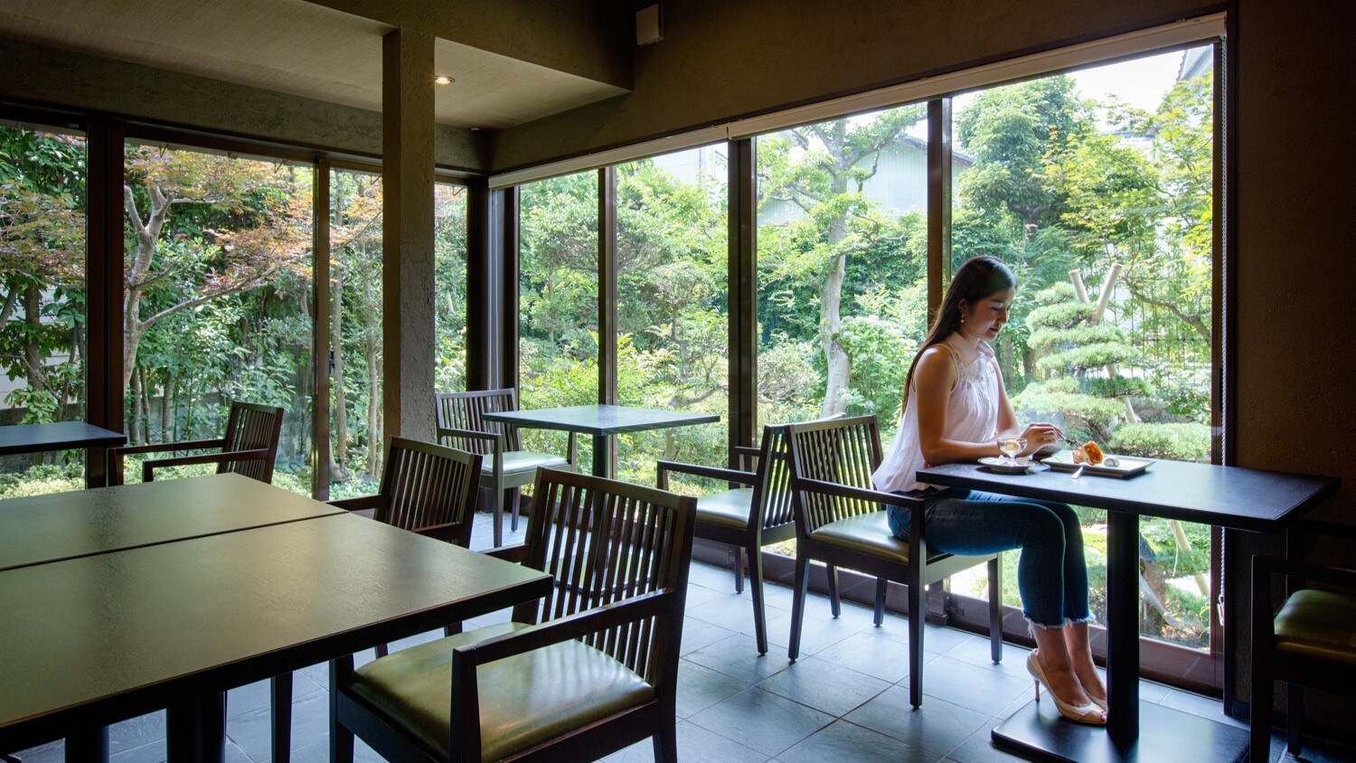 Yoshidaya, the group facility where we serve dinner, is about a 2-minute walk away.