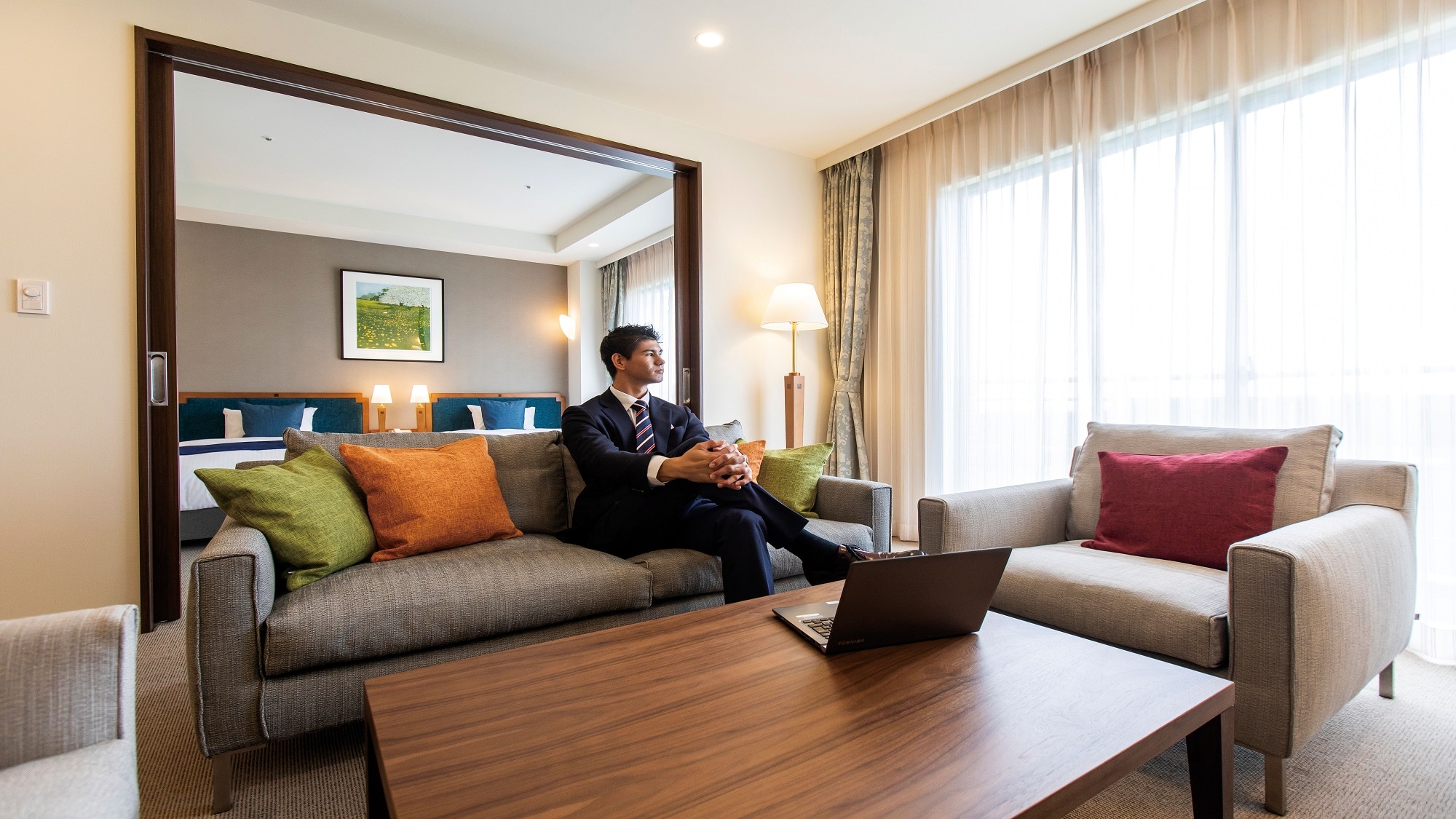 <South Wing Suite Room> Living room