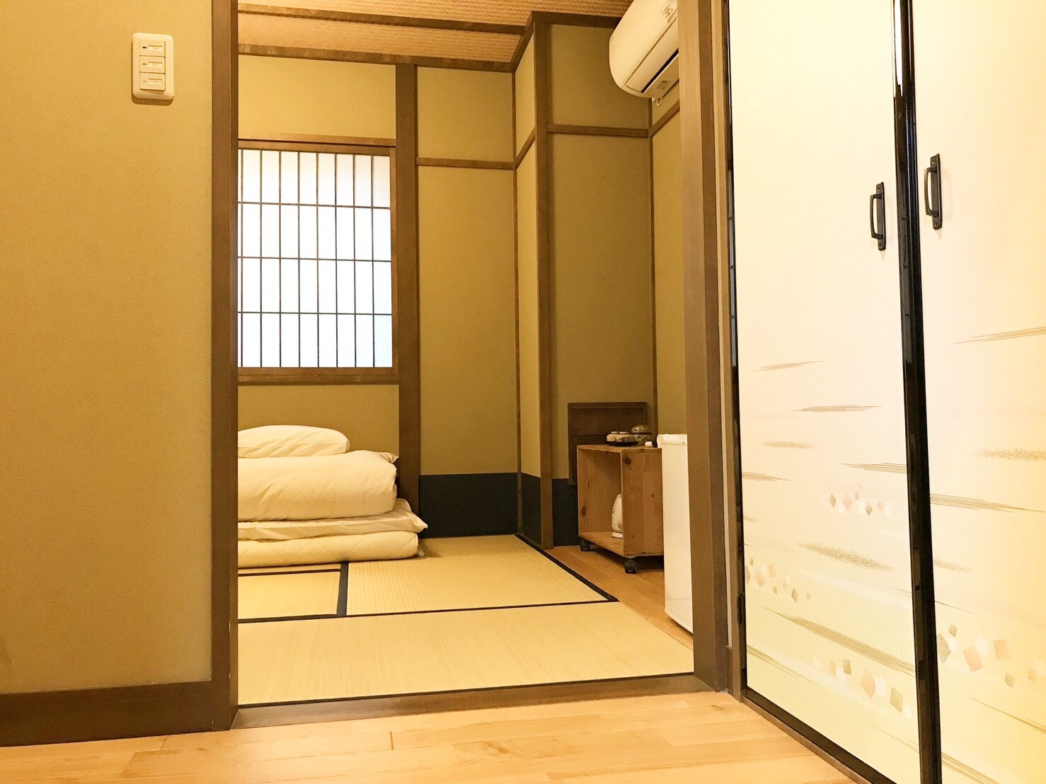 Bath room for 1 or 2 people (example of guest room)