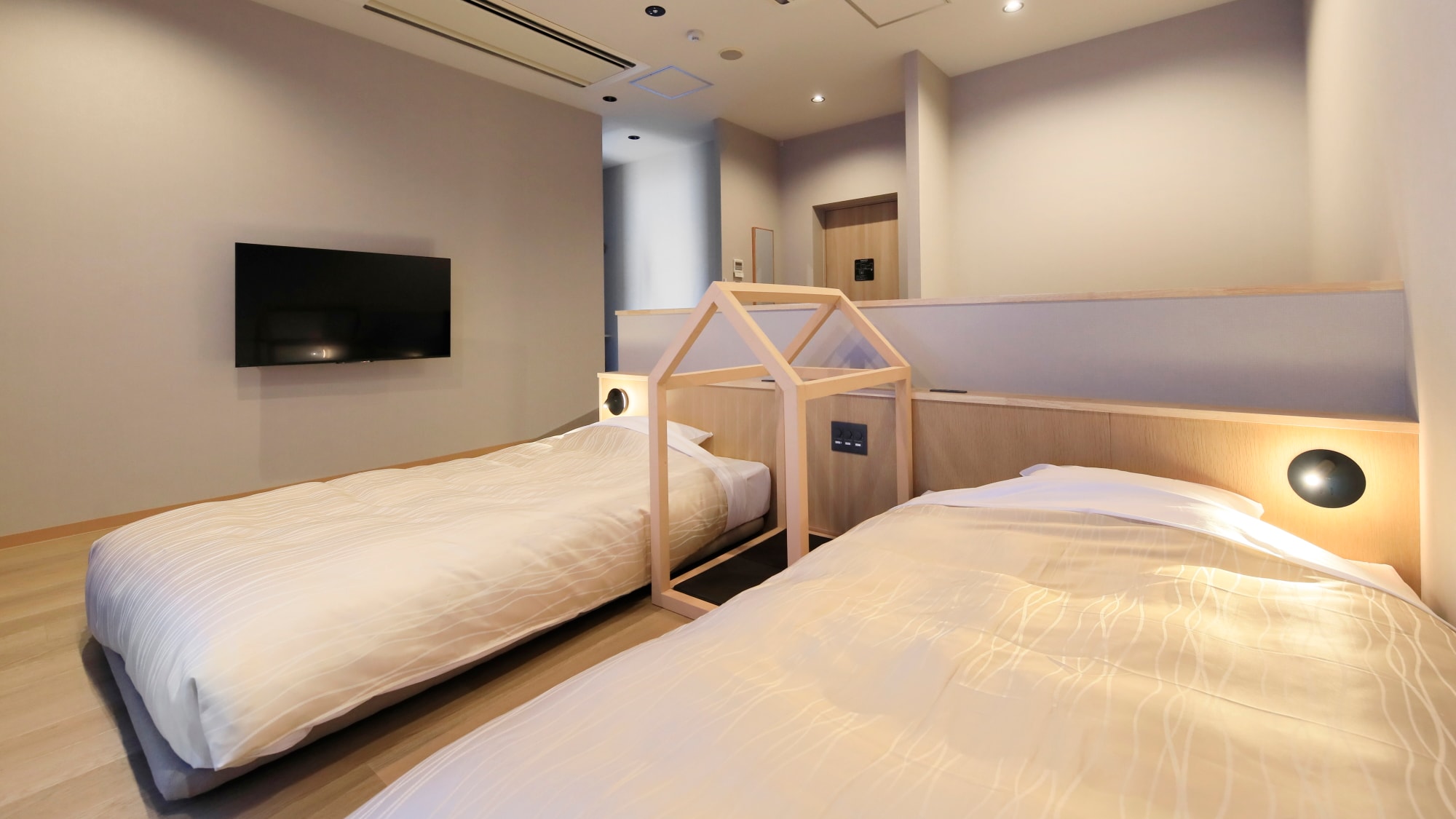 [Western-style twin room with open-air hot spring bath] This room can accommodate two people.