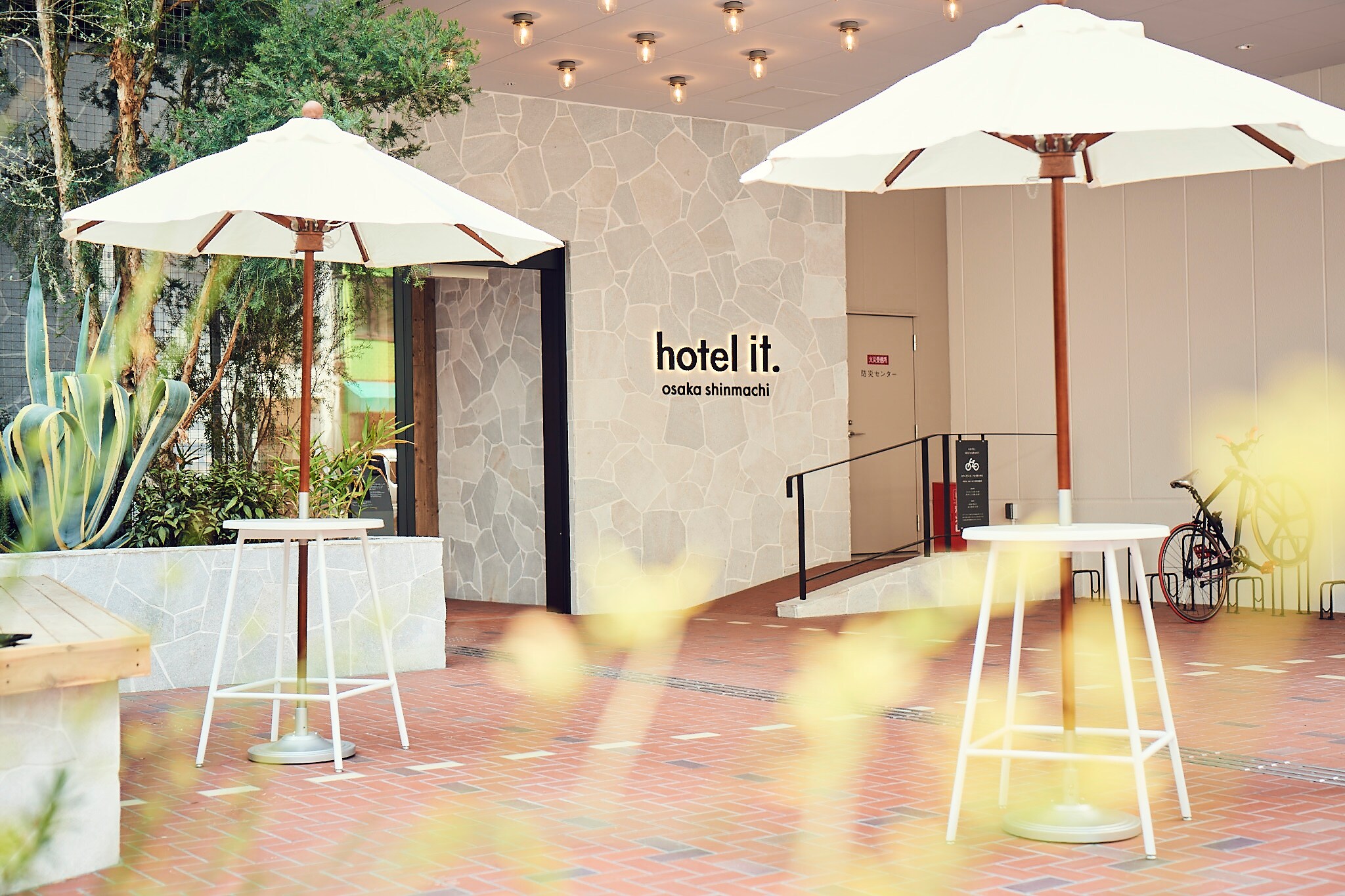 hotel it. entrance