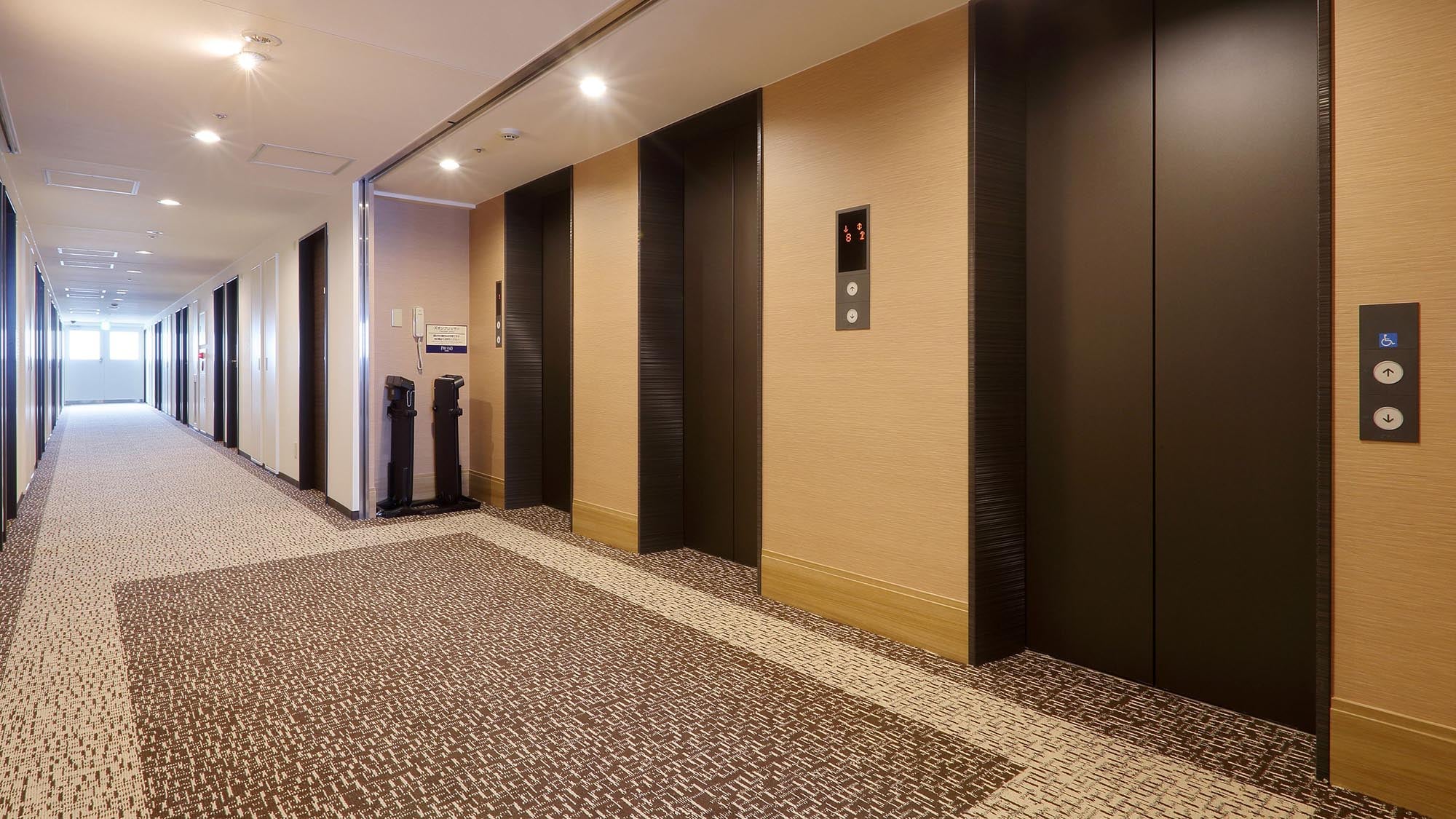 Elevator hall on guest floor