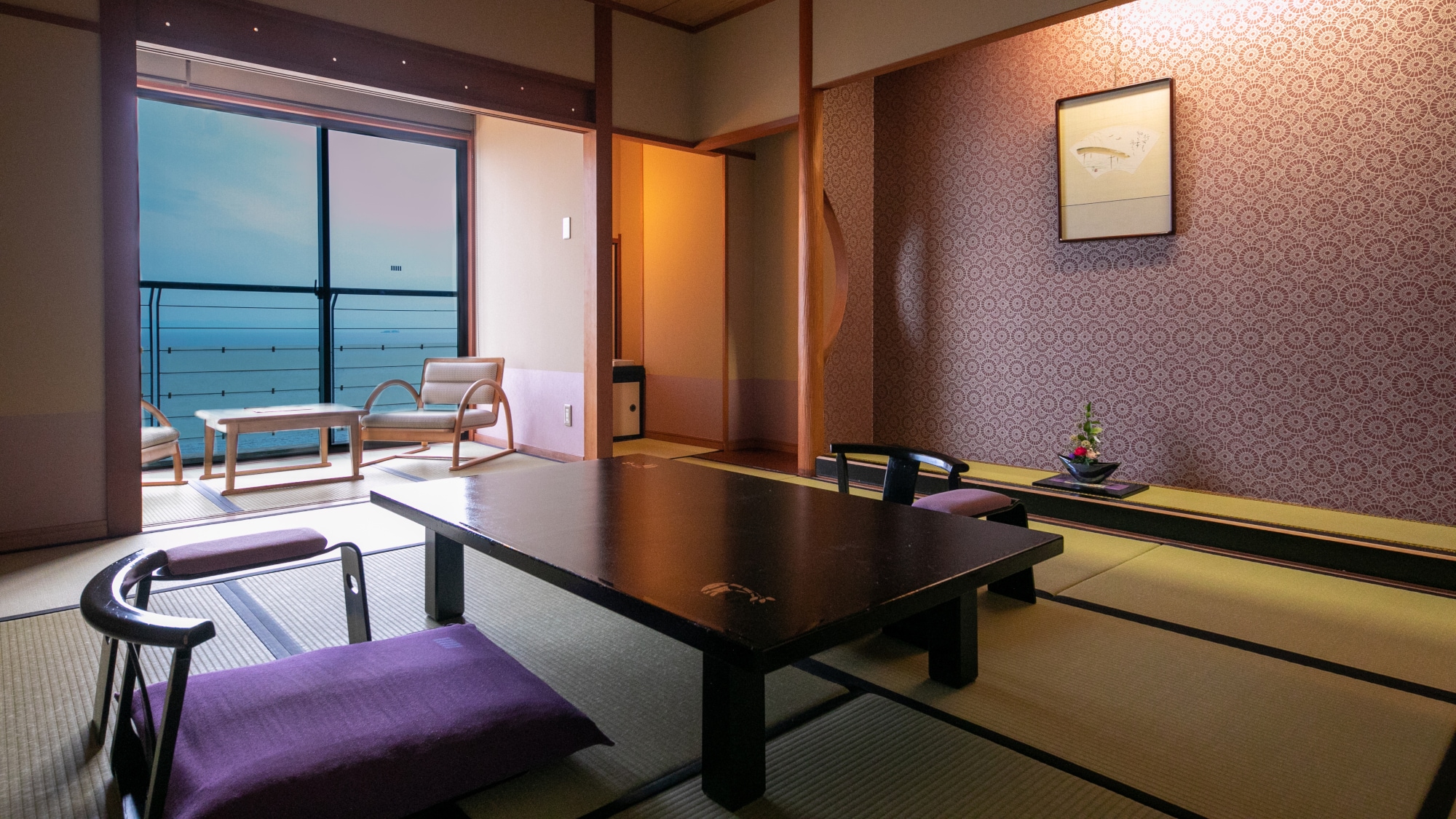 Enjoy the elegance of the Heian era; a pure Japanese-style room that welcomes you with its fragrance;