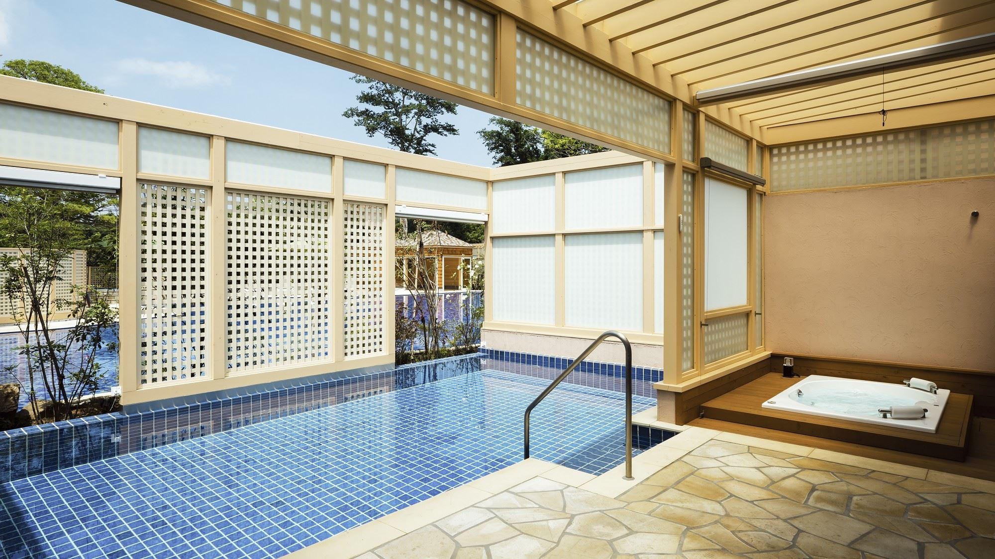 [Aqua Terrace Pool Suite] Enjoy a hotel stay with your dog in the private pool!