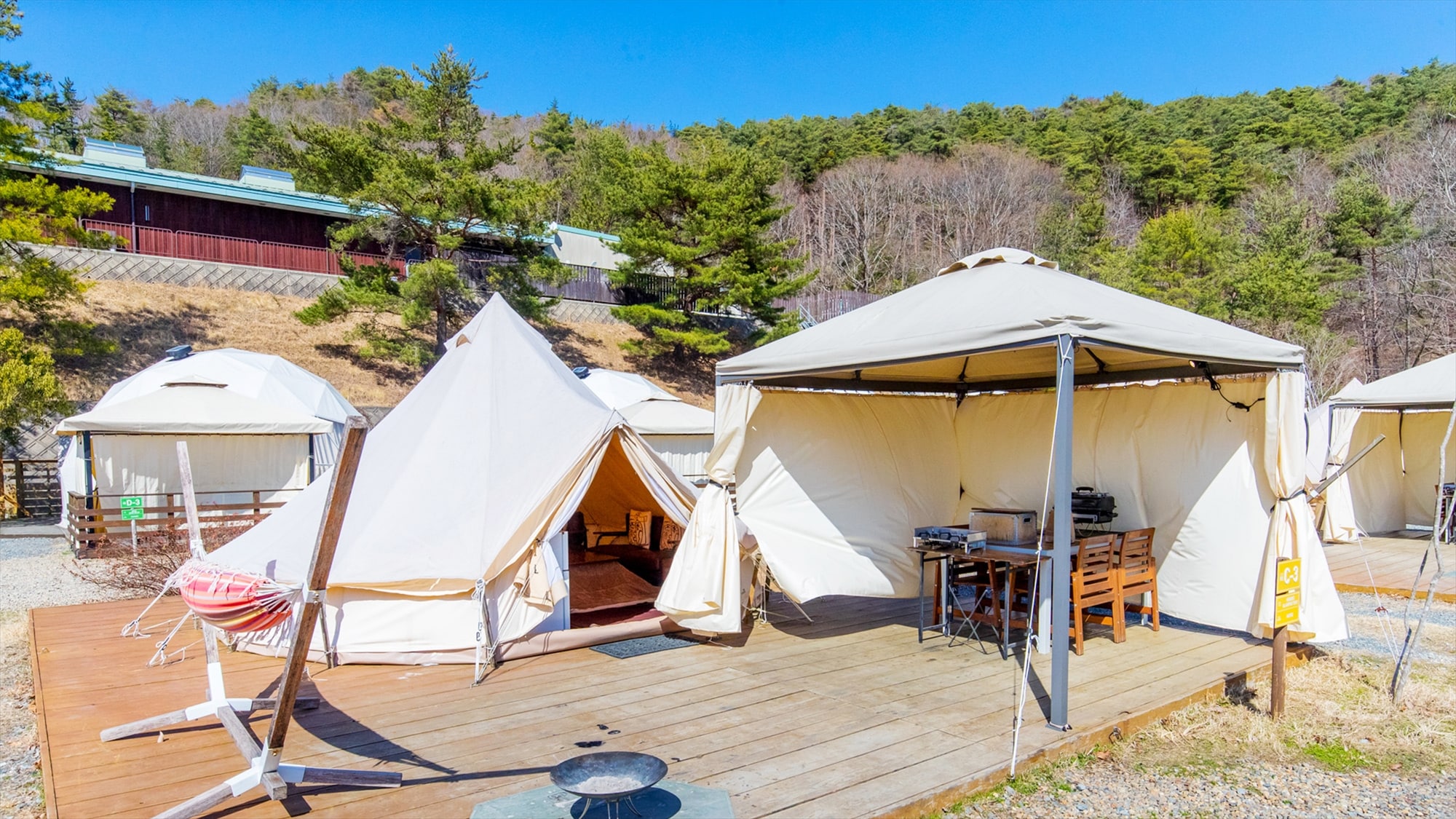 [Hobby's TENT] There is also a hammock on the deck, so you can fully enjoy the outdoors.