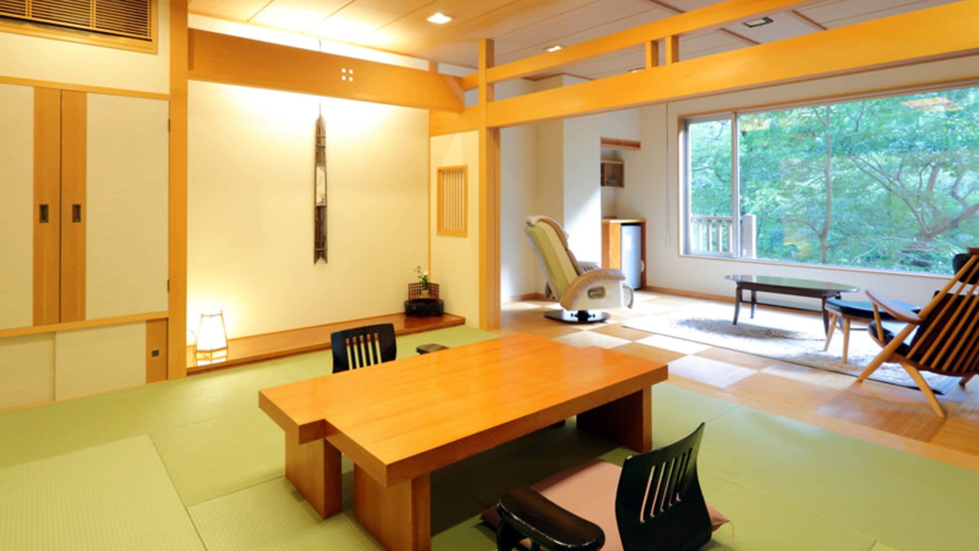 [Room with flooring living room] Japanese 10 tatami mats + bamboo flooring 8 tatami mats living room + massage chair + DVD