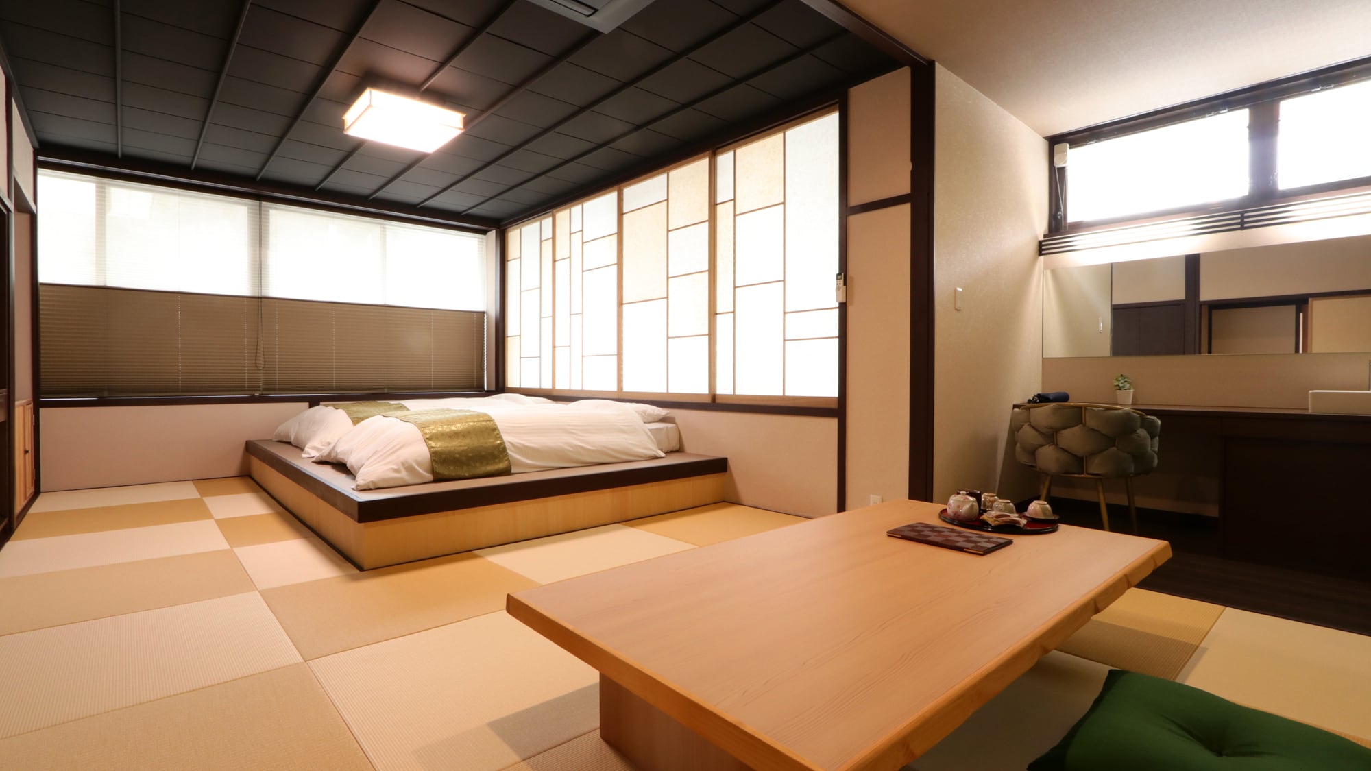 [Renovated Japanese-style room with 10 tatami mats☆Pets allowed]