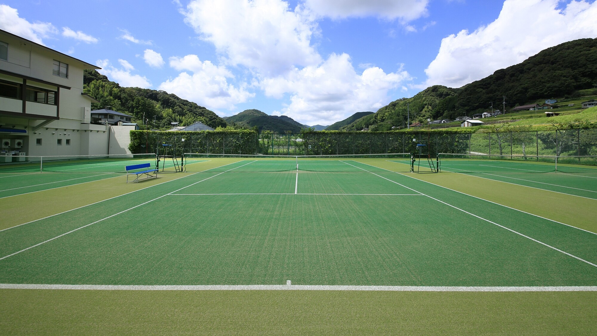 Một ví dụ về sân tennis (2)