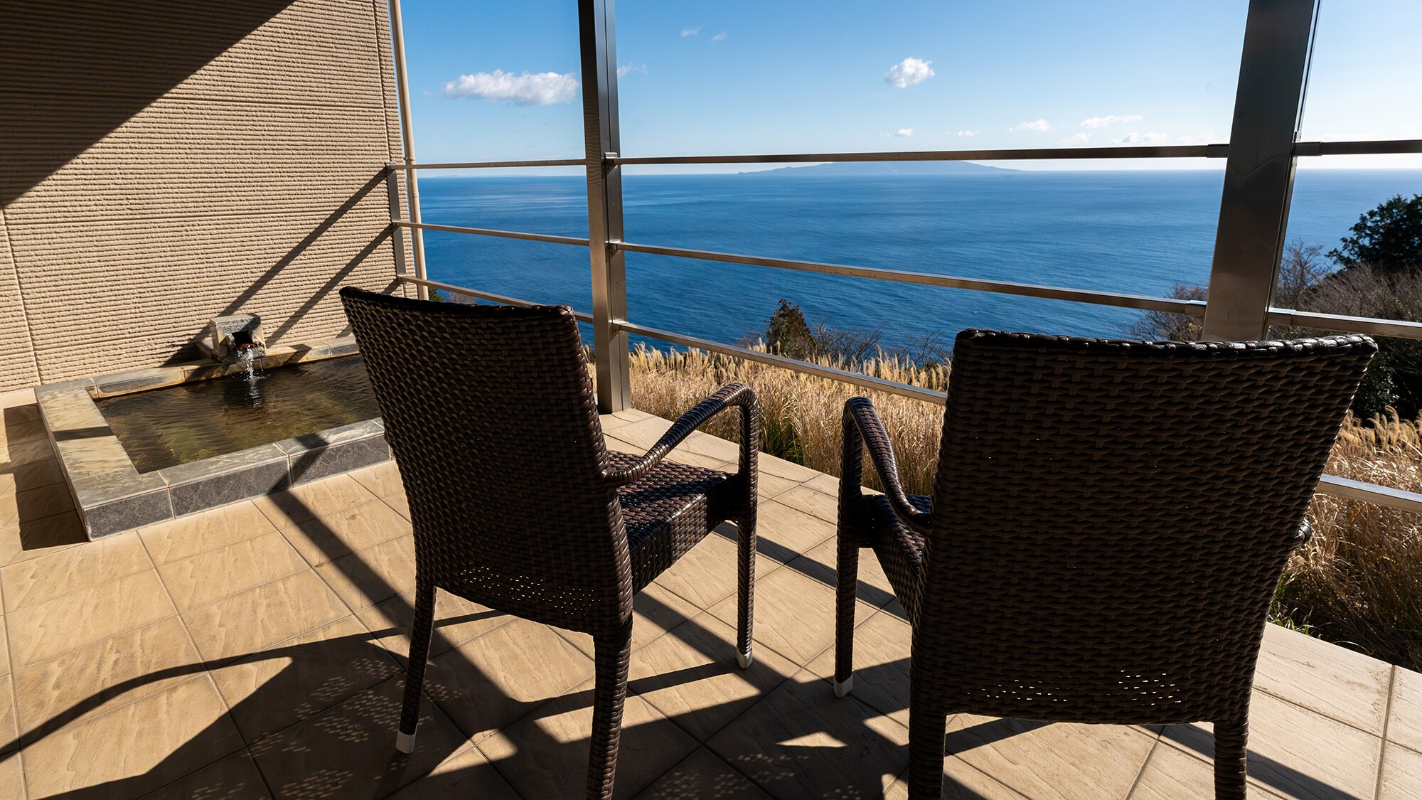 2nd floor building, 1st floor room