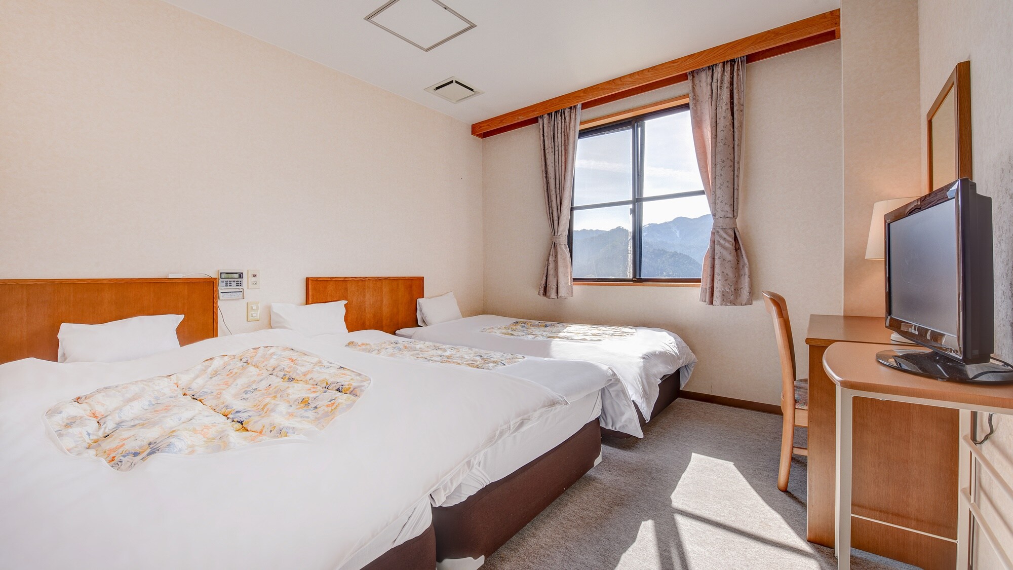 *[Pension/Triple] A compact triple room with three connected single beds