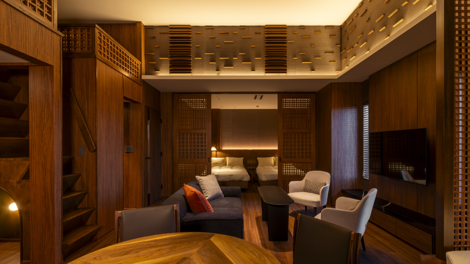 [Front House Diamond Suite]