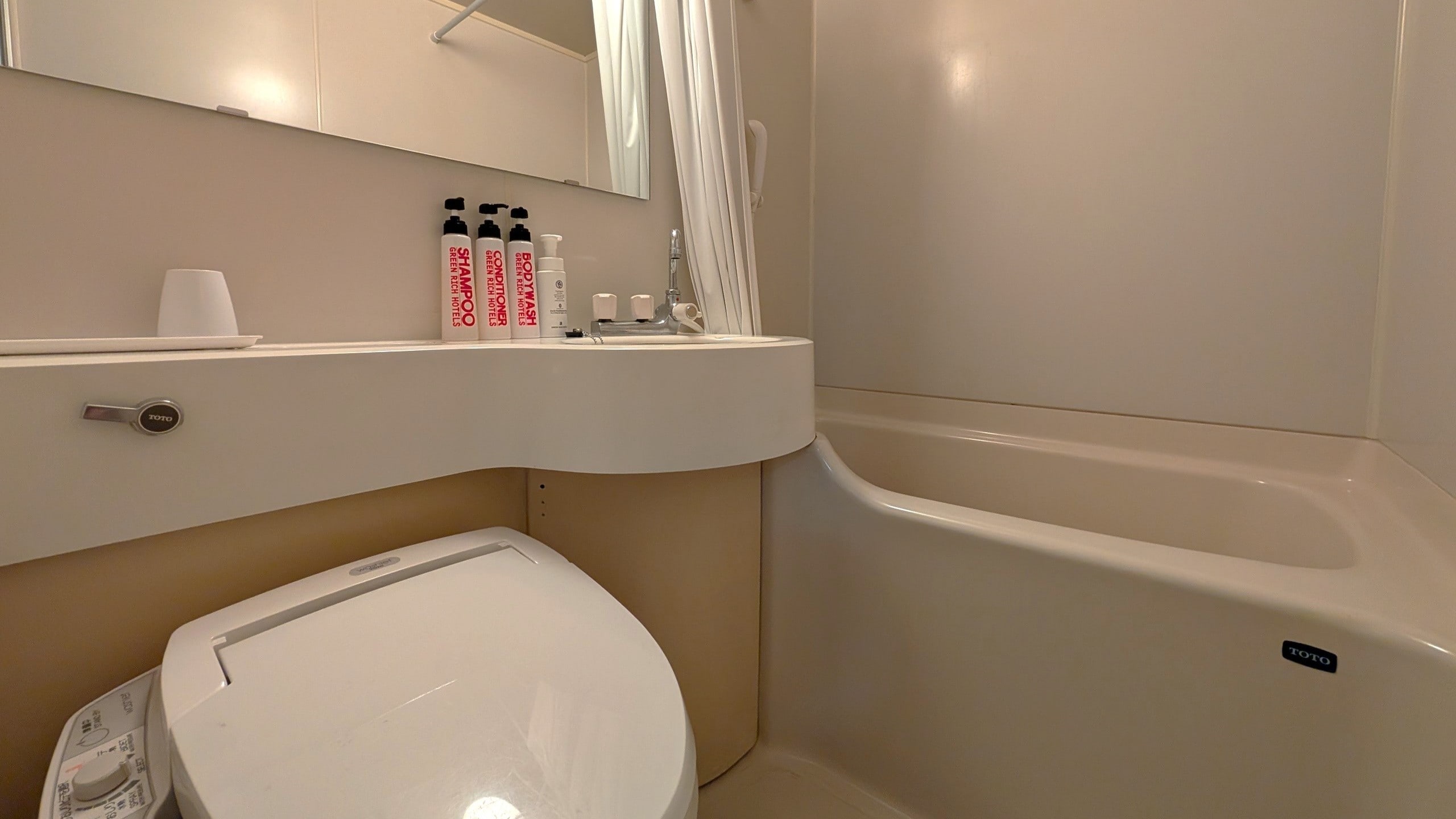All rooms have a unit bathroom.