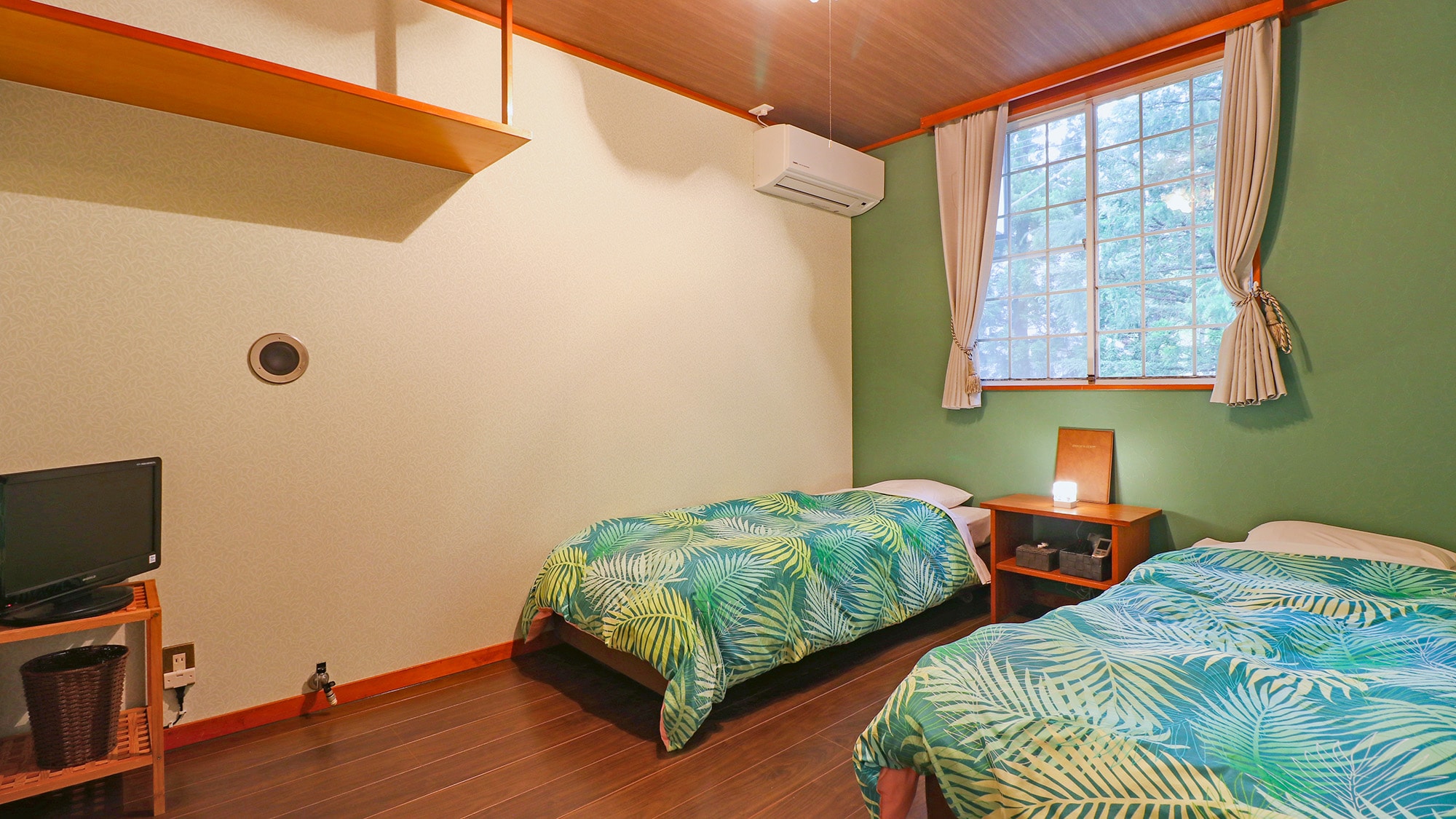 #Twin - Enjoy a relaxing stay while being soothed by the view of nature from the large windows.