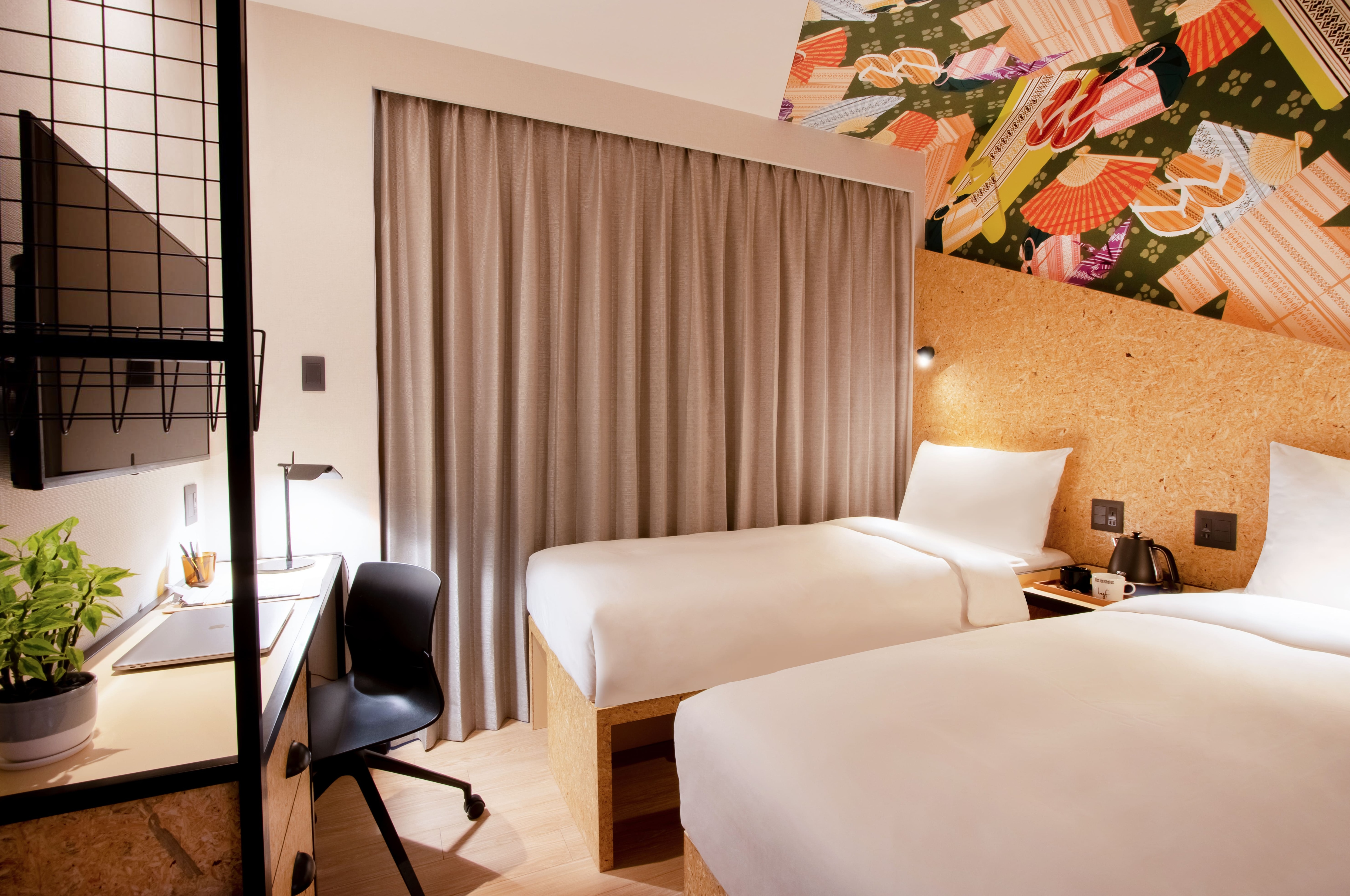 Side by Side Plus (Studio Corner Twin)