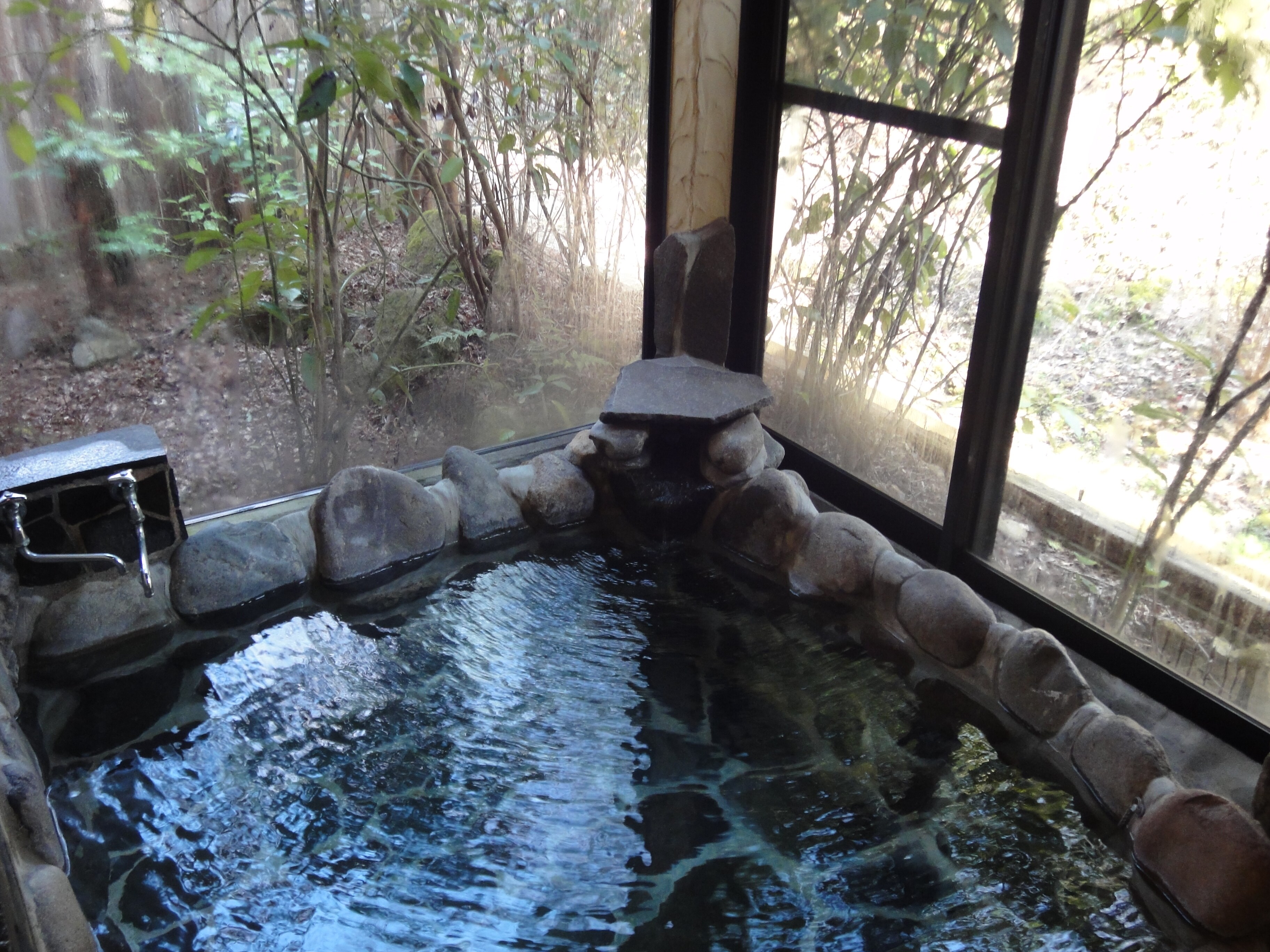 [Special room] Japanese-style room with 2 adjoining rooms, 8 tatami mats and 6 tatami mats, with indoor bath