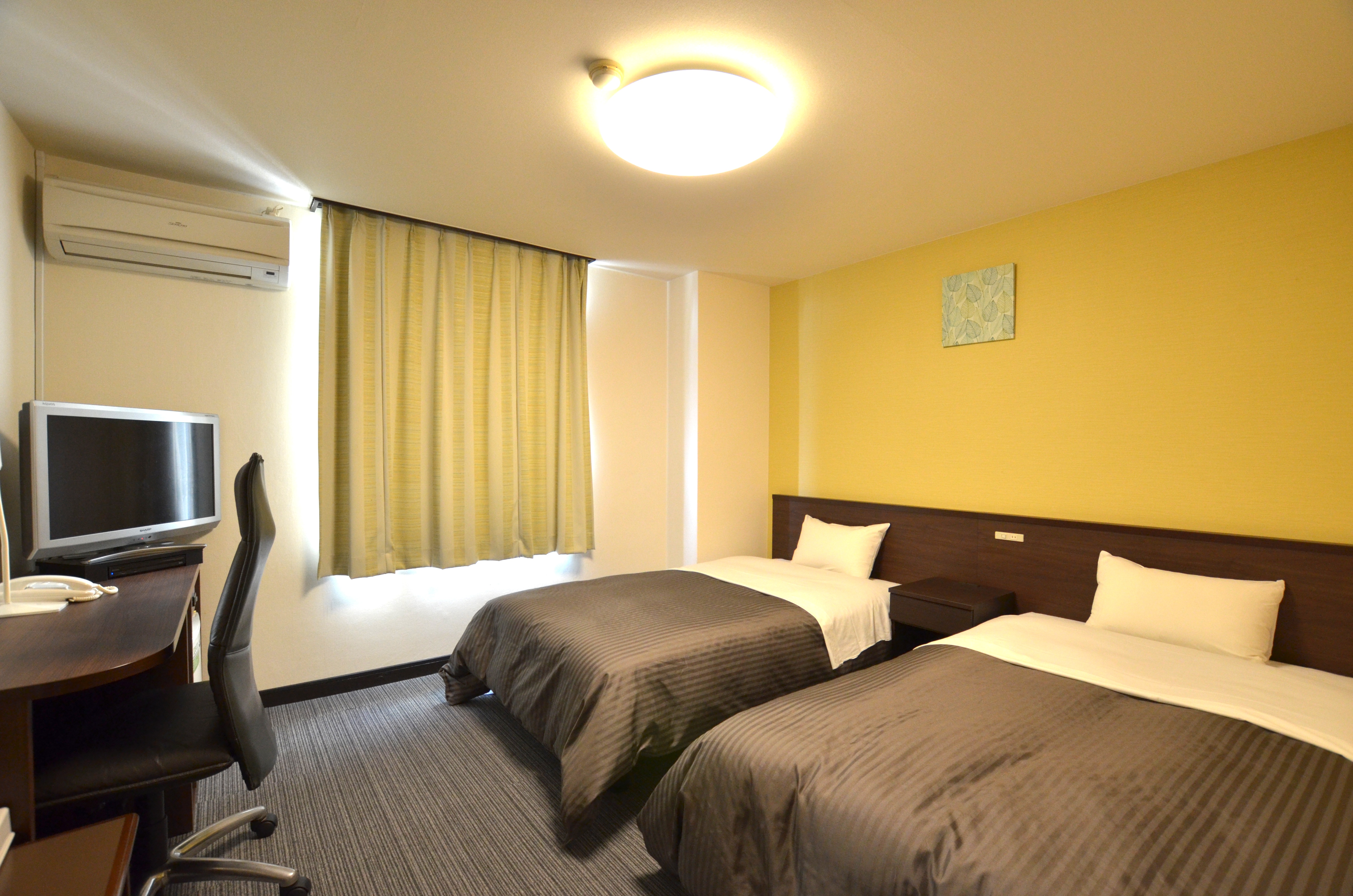 Twin room with Serta pocket coil bed!
