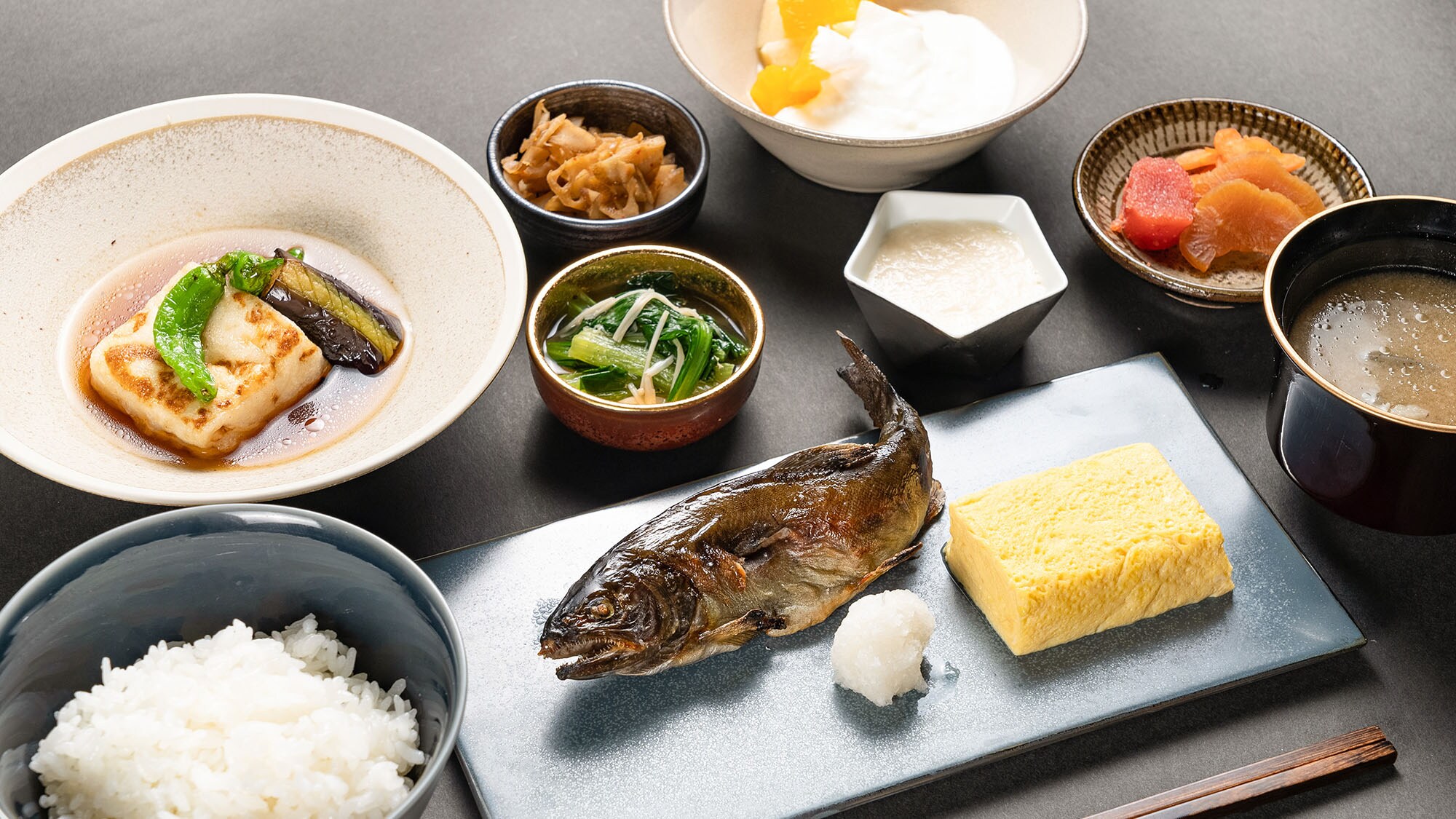 ・[Breakfast] We offer healthy Japanese set meals. Enjoy a relaxing breakfast.
