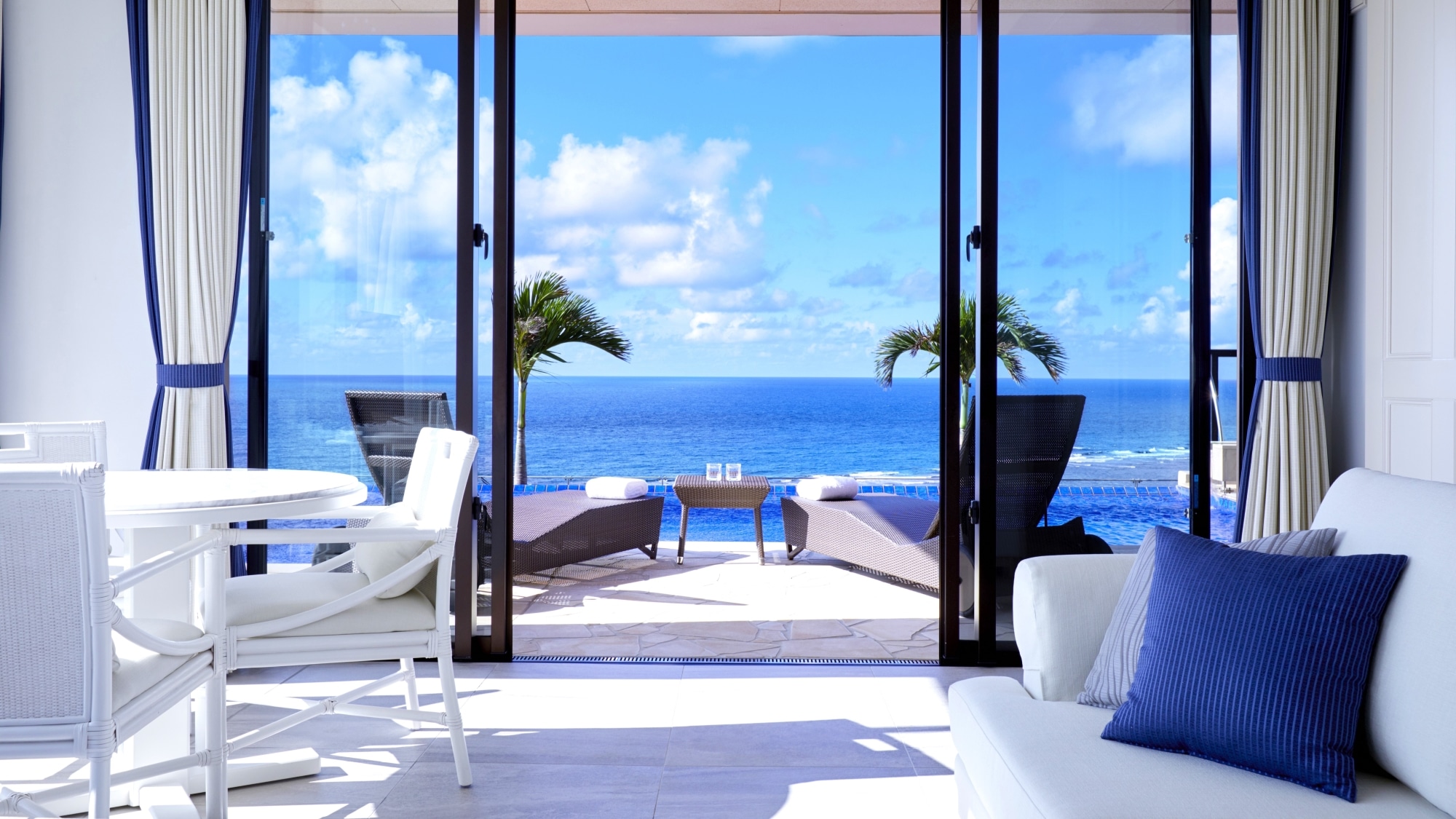 [Mirage Floor/Presidential Suite] A sky-high suite overlooking the ocean from the top floor