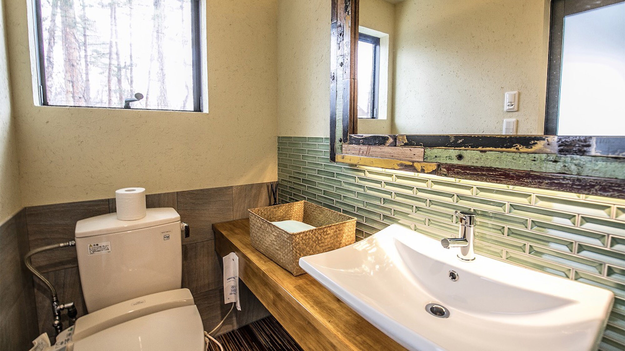 ・<Superior (Nagomi) Example> A room that reflects the needs of overseas guests