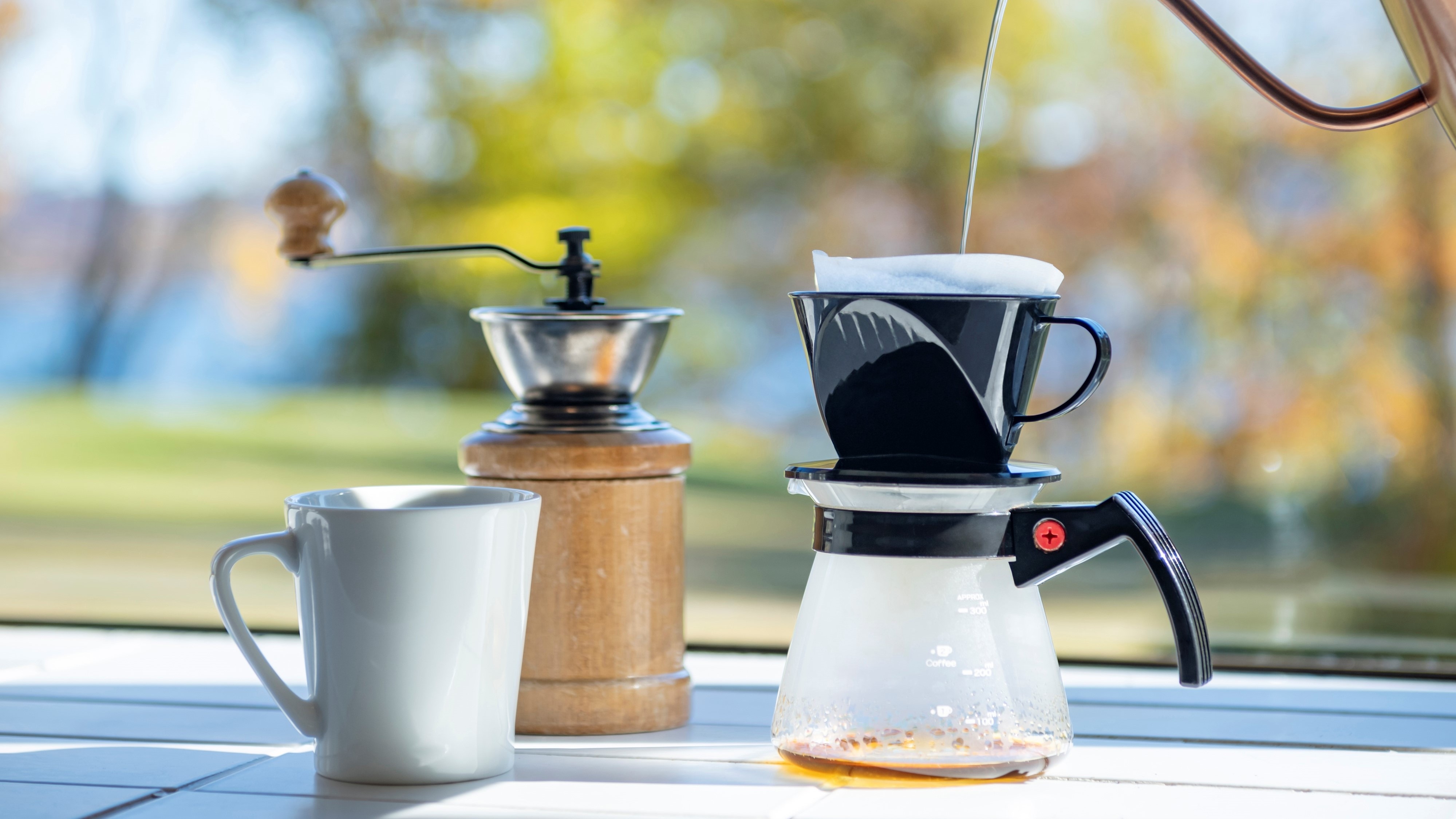 [Coffee mill in guest room] When you wake up in the morning, enjoy a blissful cup of aromatic coffee ground in a coffee mill...