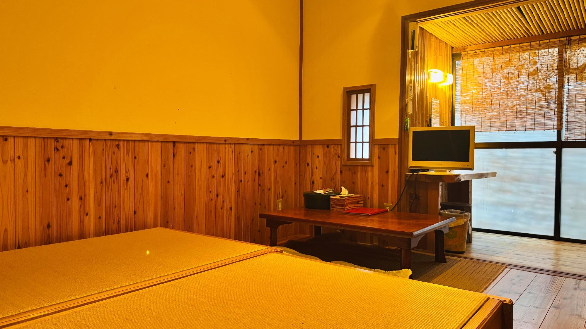 Japanese-Western style room (6 tatami mats)