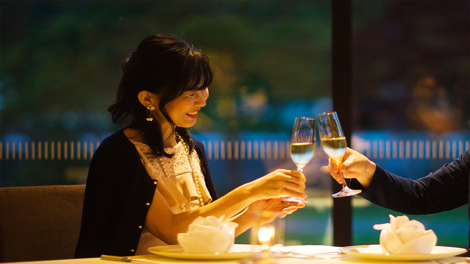 We will treat you to a "memorable course meal" on your special anniversary.