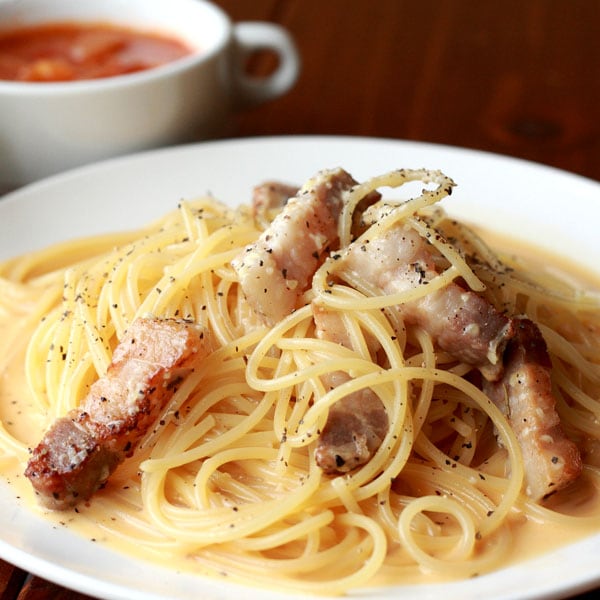 [Carbonara] คาโบนาร่าเบา ๆ พร้อมขนมปัง สลัด และซุป