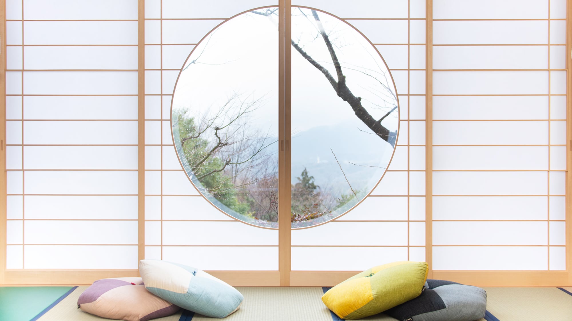 "Sora" [Family Suite Room with Infinity Kinsen Open Air Bath] Round window shoji