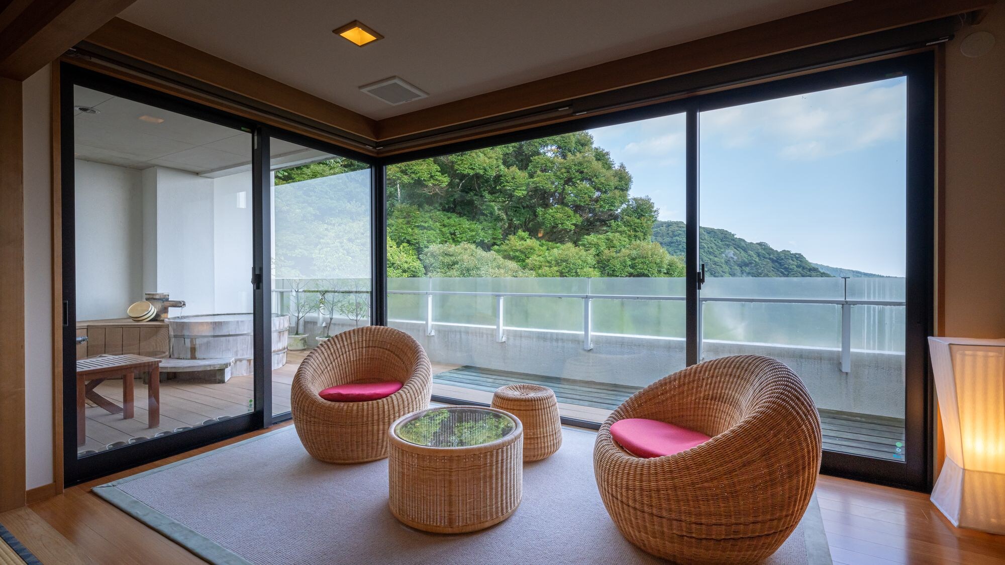 [Top floor] Premium Japanese-style room with open-air bath 64 square meters