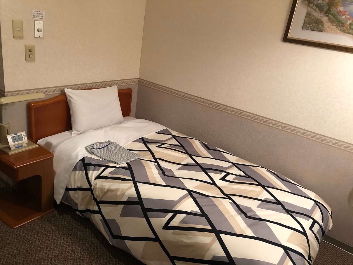 Single bed: Bed width 110cm
