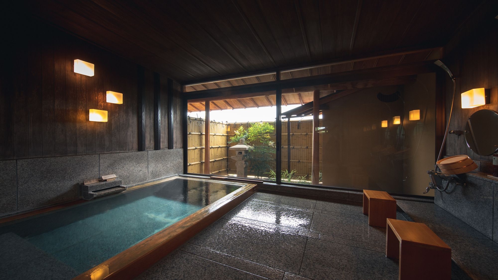 [Flower algae hot water]