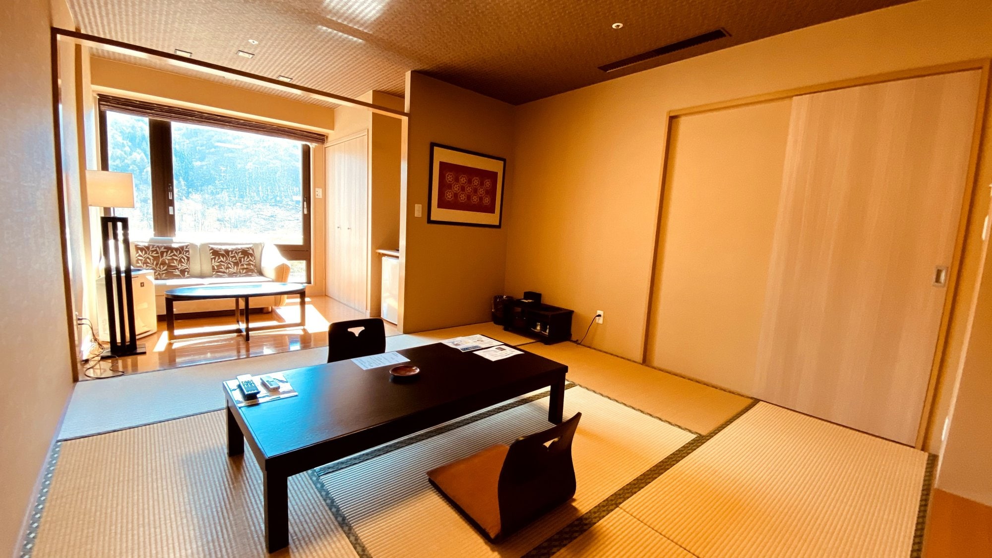[Young bamboo, pine needles, and Japanese yew]: 8-tatami Japanese-style room