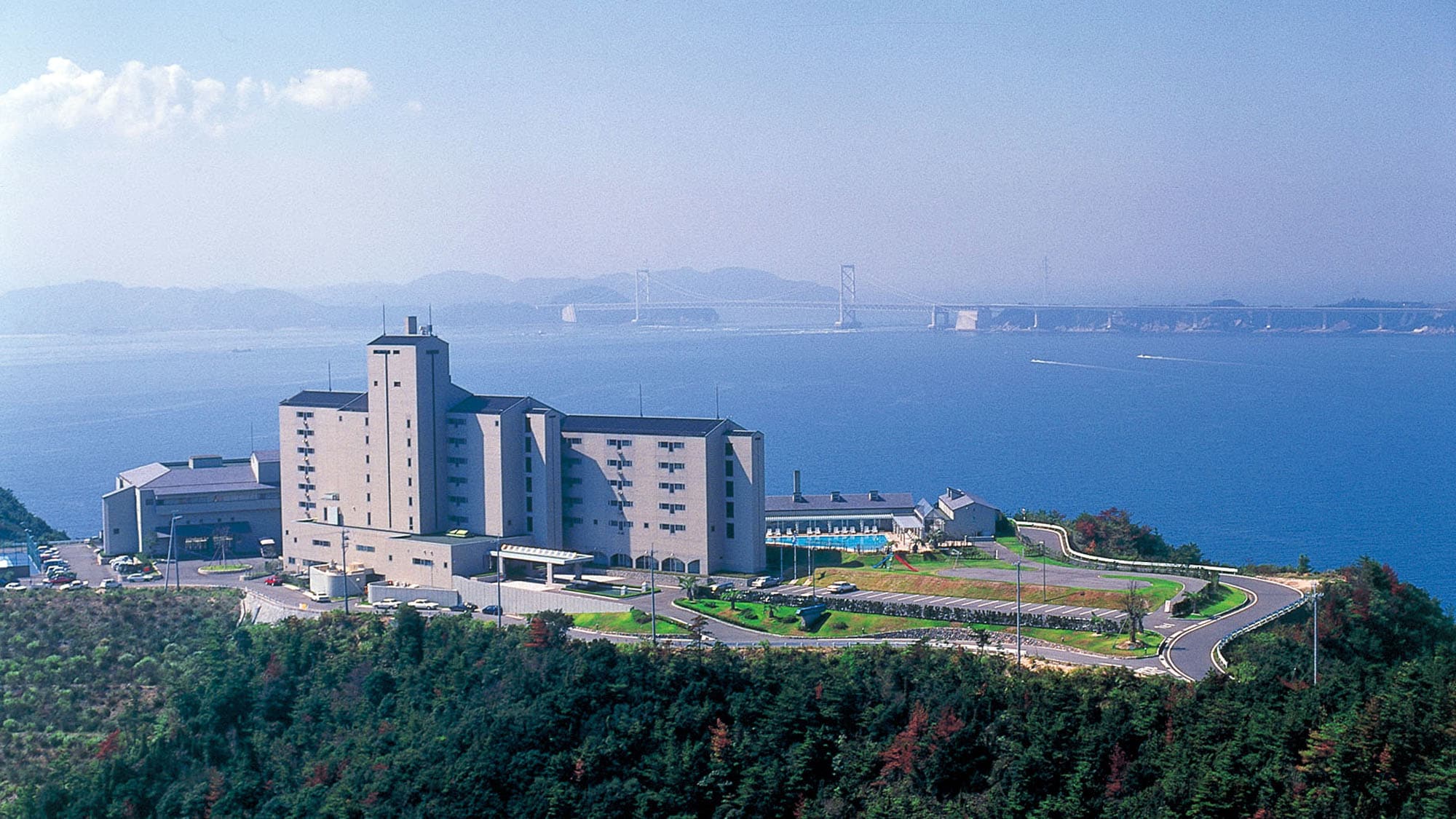 Hotel New Awaji Plaza Awajishima，位於山丘上的療養勝地，俯瞰鳴門海峽