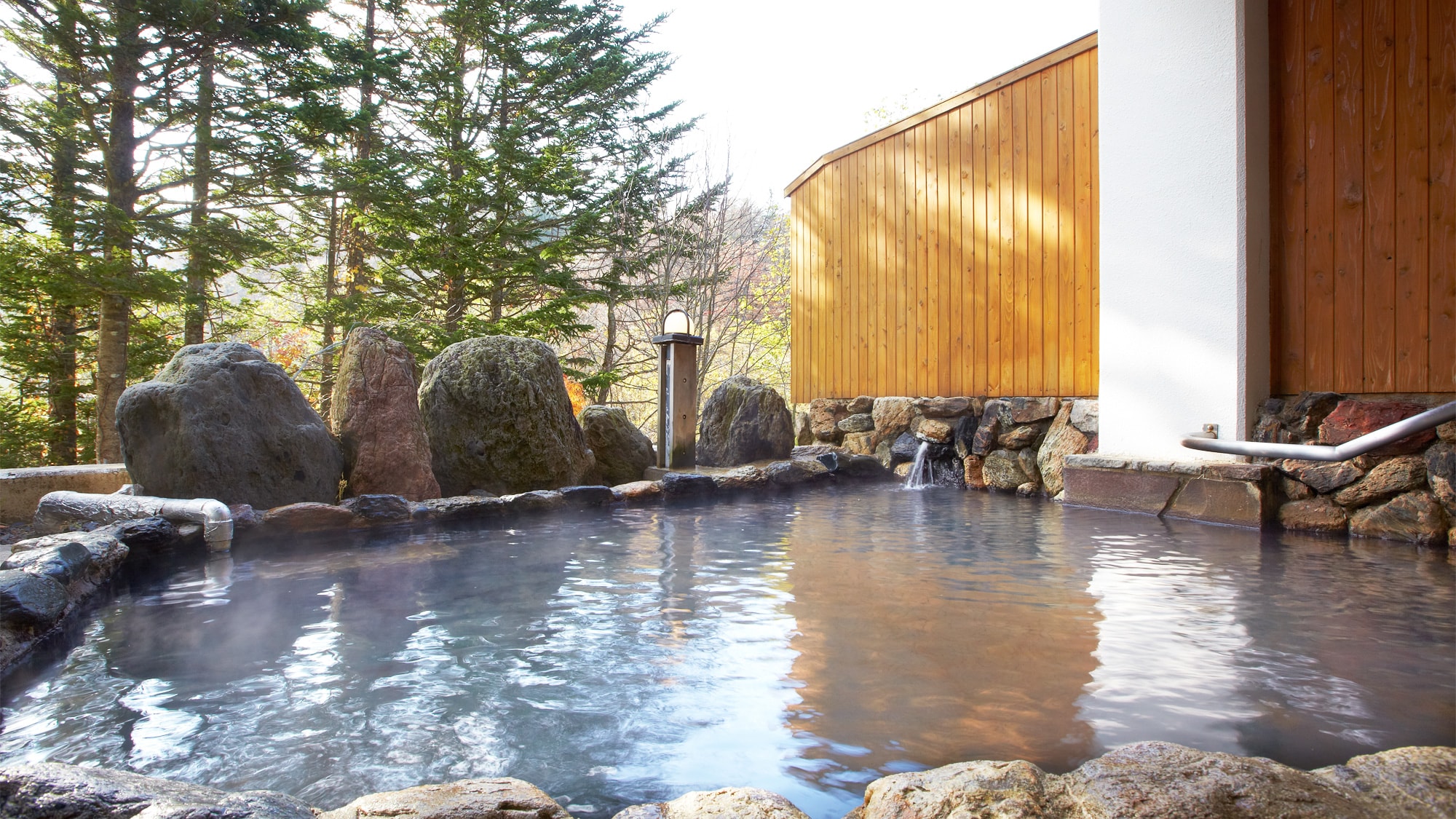 *Open-air bath/Enjoy the view of nature, from fresh greenery in spring to snow in winter and the starry sky at night.