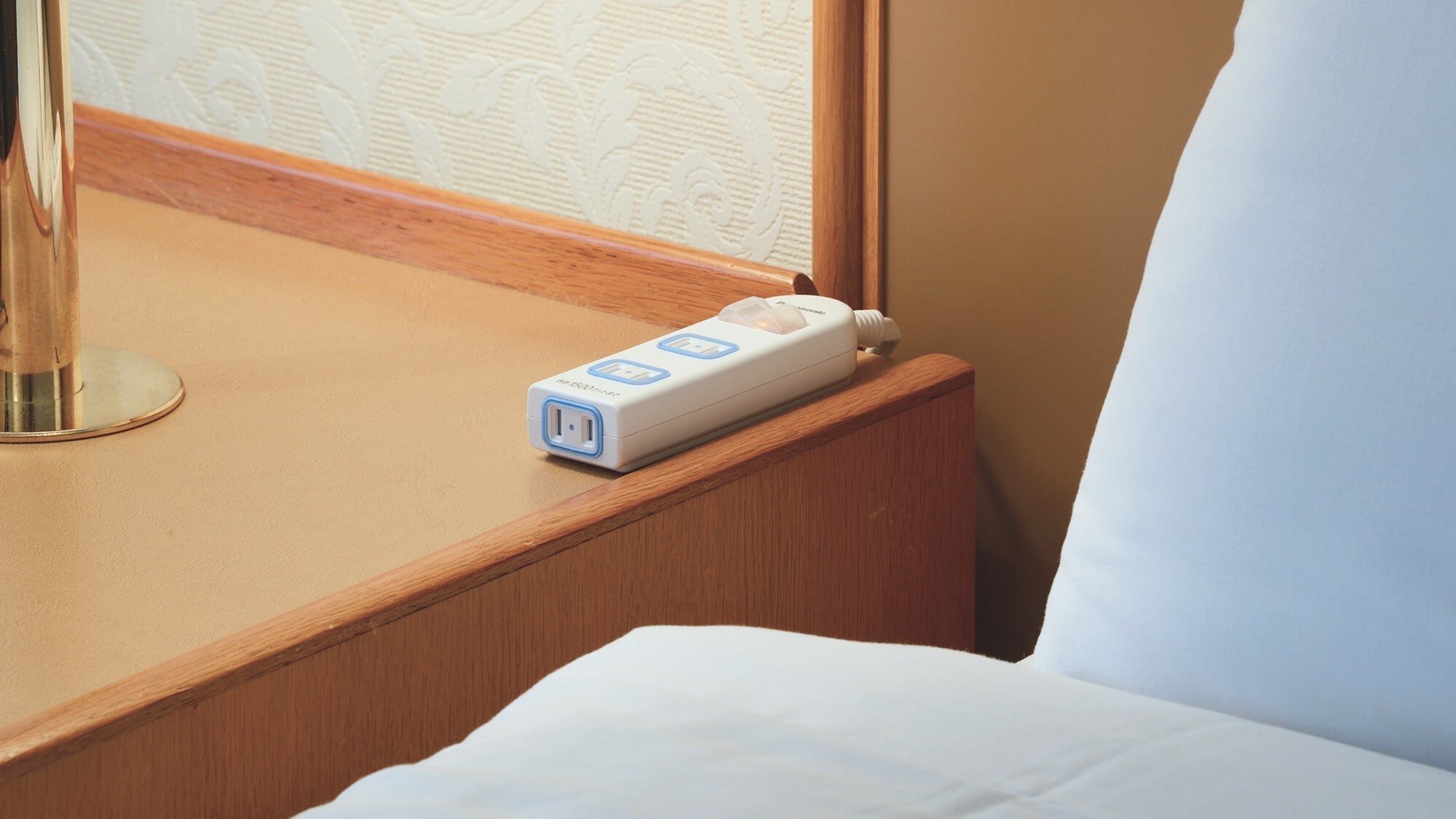 ●Pillow-side outlet