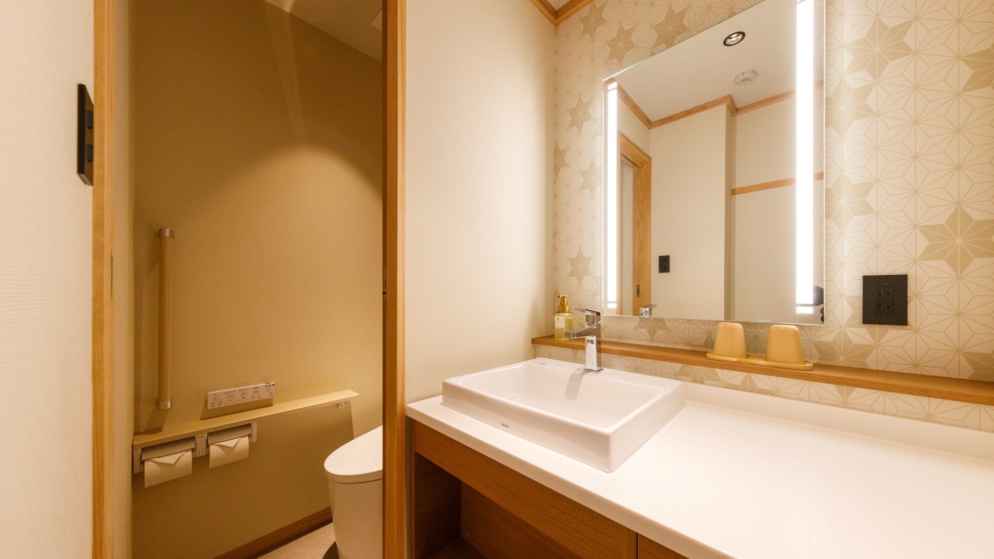 Kamar mandi kembar bergaya Jepang