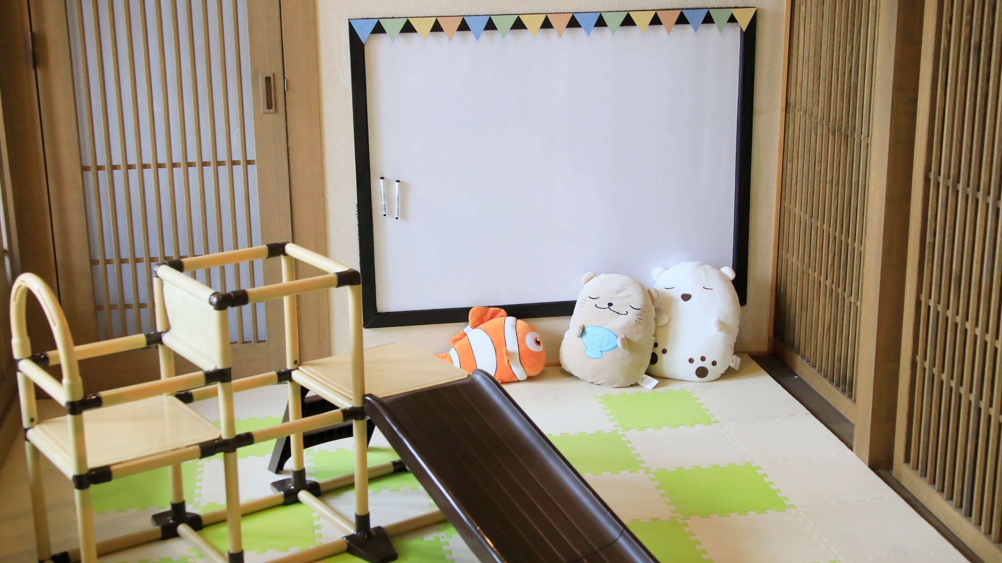 [兒童角]在白板上畫畫♪（示例）